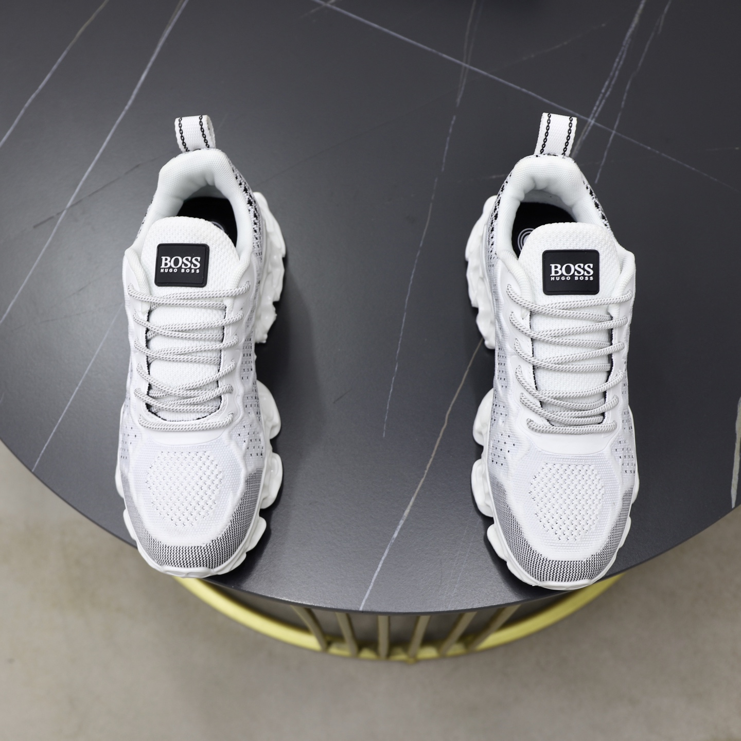 NO:347740,The latest BOSS is available, imported original breathable mesh material, high-end original pattern. High-end 1:1 mold opening customization, original large bottom, lighter and non-slip. Fashion is trendy and versatile. Exudes a fashionable and casual atmosphere, and fashion is right under your feet. Number of 38-44,19860909BOSS 最新上市、进口原版透气网布材料、高级原版图案.高端1:1开模定制,原版大底,更轻便,防滑.时尚主打潮流,百搭爆款.散发时尚休闲气息,时尚就在脚下.码数38-44,,Men's shoes