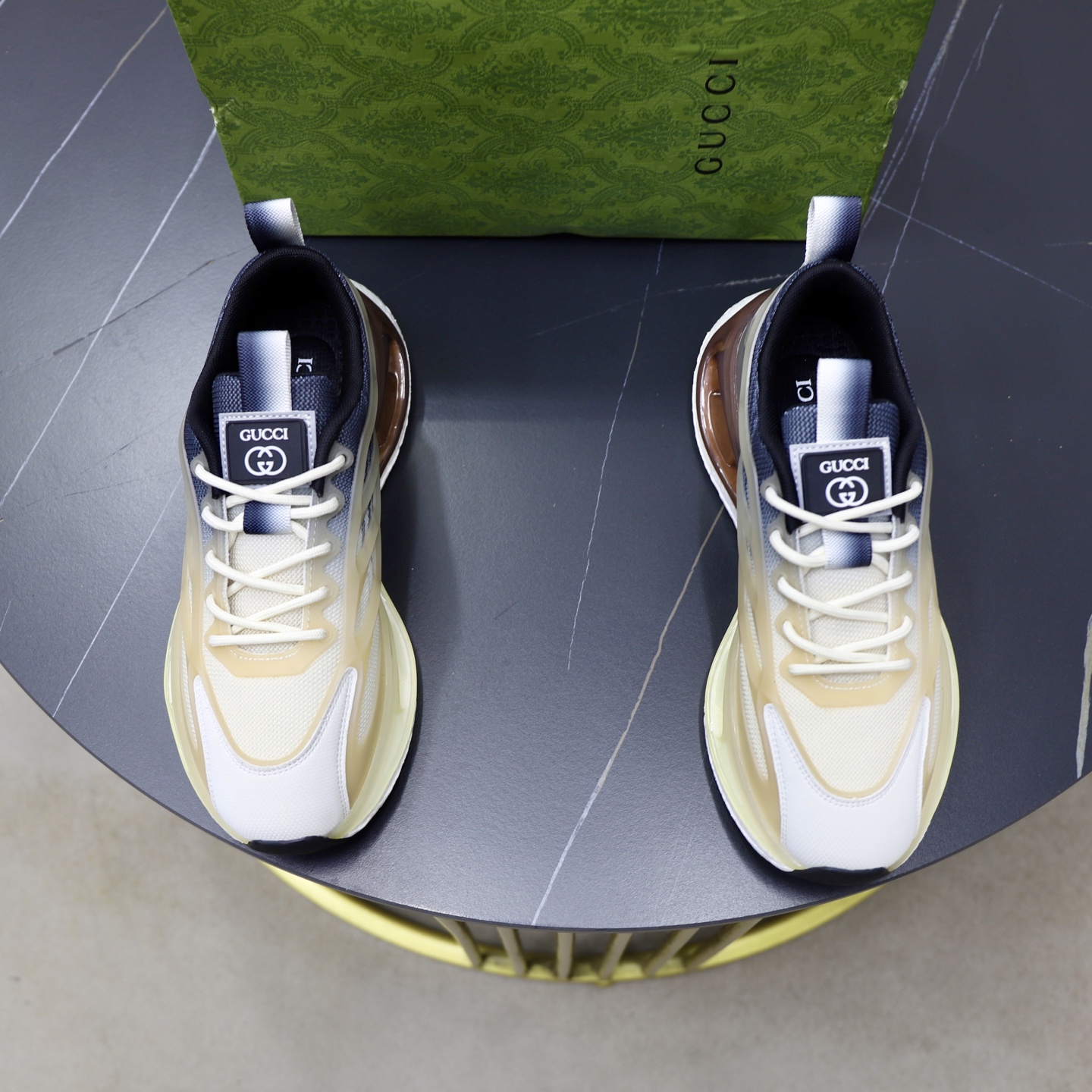 NO:347767,Gucci GUCCI's latest launch, imported original breathable mesh material, high-end original pattern. High-end 1:1 open mold customization, original large bottom, lighter and non-slip. Fashion is trendy and versatile. Exudes a fashionable and casual atmosphere, and fashion is right under your feet. Number of 38-44, gucci19860909古奇GUCCI最新上市、进口原版透气网布材料、高级原版图案.高端1:1开模定制,原版大底,更轻便,防滑.时尚主打潮流,百搭爆款.散发时尚休闲气息,时尚就在脚下.码数38-44,,gucci,Men's shoes