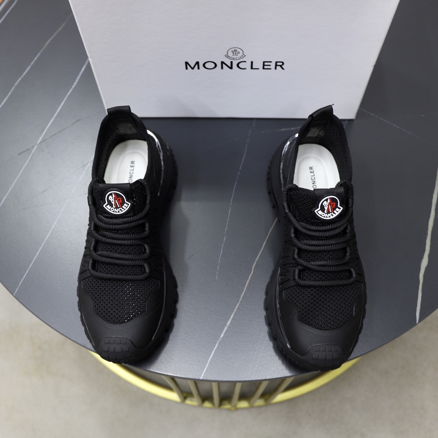 NO:347578,The latest on-the-list, imported original breathable mesh material, high-end original pattern. High-end 1:1 mold opening customization, original large bottom, lighter and non-slip. Fashion is trendy and versatile. Exudes a fashionable and casual atmosphere, and fashion is right under your feet. Number of 38-44, Moncler19860909蒙口 最新上市、进口原版透气网布材料、高级原版图案.高端1:1开模定制,原版大底,更轻便,防滑.时尚主打潮流,百搭爆款.散发时尚休闲气息,时尚就在脚下.码数38-44,,Moncler,Men's shoes