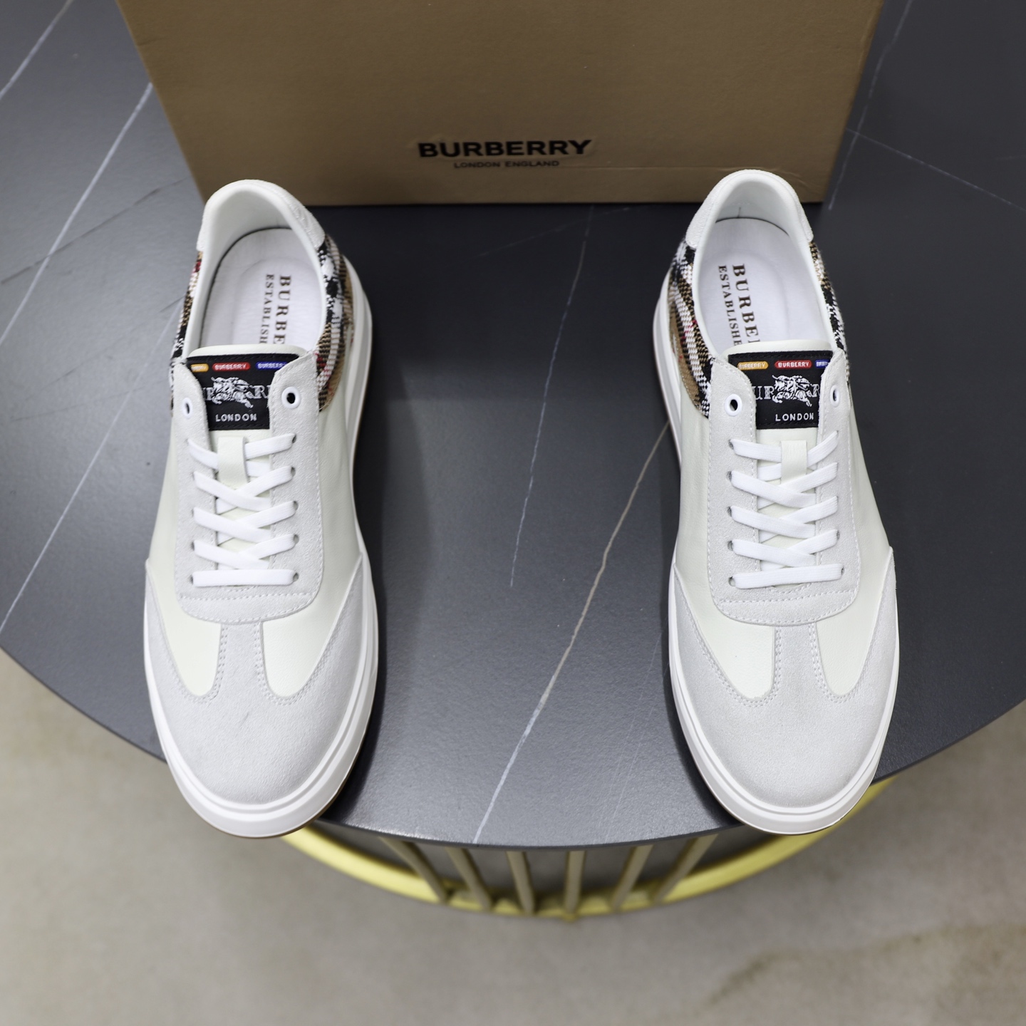 NO:350335,♂♂Niuli Brand Burberry Standard Code 38-44 (45 customized) Grade official website The same model Material original material splicing Comfortable and breathable cowhide inner Lightweight wear-resistant sports sole Style category Men's fashion casual shoes Running Sports shoes Honorable luxury brand elements Top luxury Color real picture color, Burberry, sneakers, cowhide19860909♂♂♂牛里 品牌巴宝莉 标准码38-44（45订做） 等级官网同款 材料原版材料拼接 舒适透气牛皮内里 轻便耐磨运动大底 款式类别男士时尚休闲鞋 跑步 运动鞋 尊贵奢侈品大牌元素 顶级奢华 颜色实物图片色,,burberry,sneakers,cowhide,Men's shoes