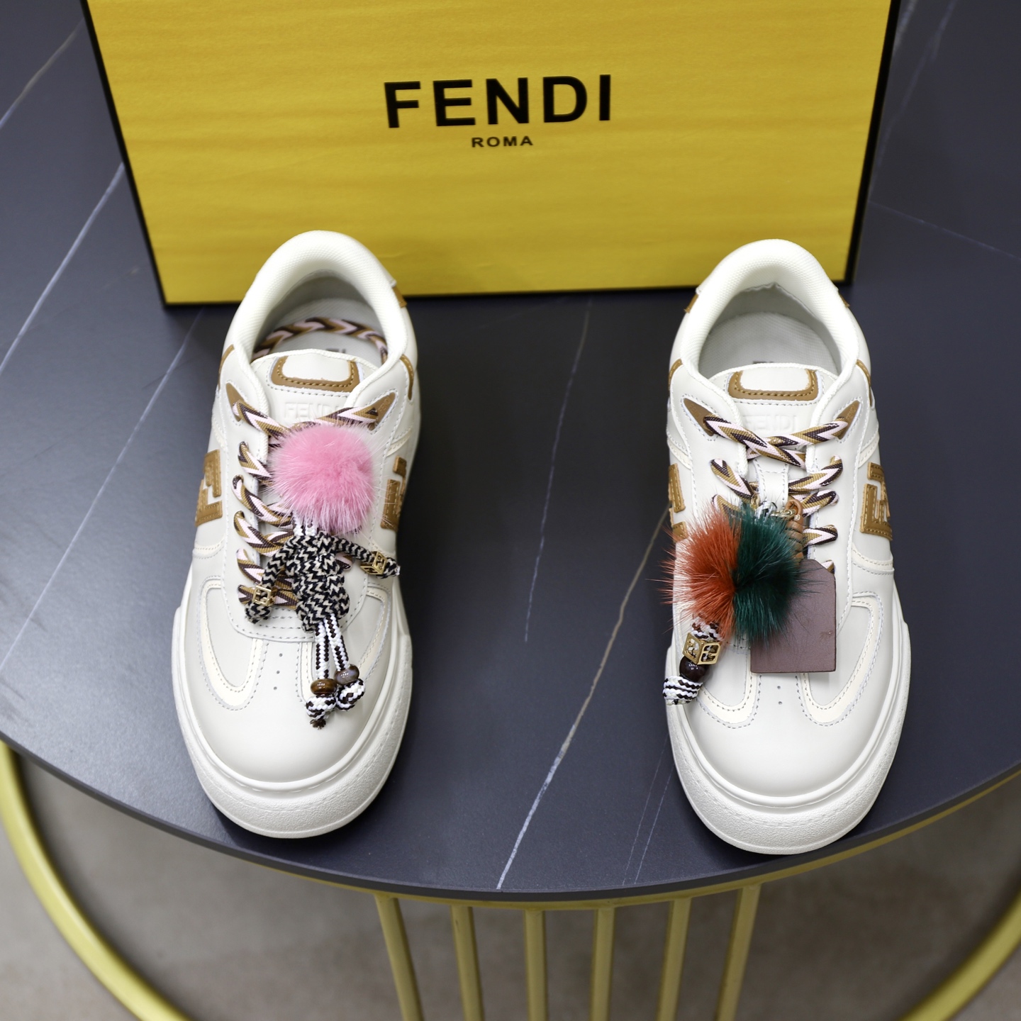 NO:350451,The highest version, super popular, latest version, Fendi thick-soled dolls, casual sneakers, FD match, upgraded new model, full leather splicing, original different color dolls, cute and playful, fresh blood injected and FF retro design, super beautiful and versatile, cowhide, cowhide, cowhide, breeze-free, breeze-free, lightweight, comfortable and versatile, original TPu foamed sole, size, women's model 35-40 (return and exchange notes, 10 yuan for dolls with laces, lost),, fendi, fendi, sneakers, cowhide19860909最高版 超火爆 最新版面 Fendi芬迪厚底玩偶板鞋休闲运动鞋 FD match 升级新款 全皮面拼接 原版不同配色玩偶 可爱俏皮 新鲜血液注入加FF复古的设计 超好看百搭 鞋面牛皮面拼接组合 侧面凸起的双F logo内里采用透气布里 轻便 舒适百搭 原版TPu发泡大底 码数,女款35-40（退换备注鞋带系的娃娃丢失扣10元）,,fendi,fendi,sneakers,cowhide,Men's shoes