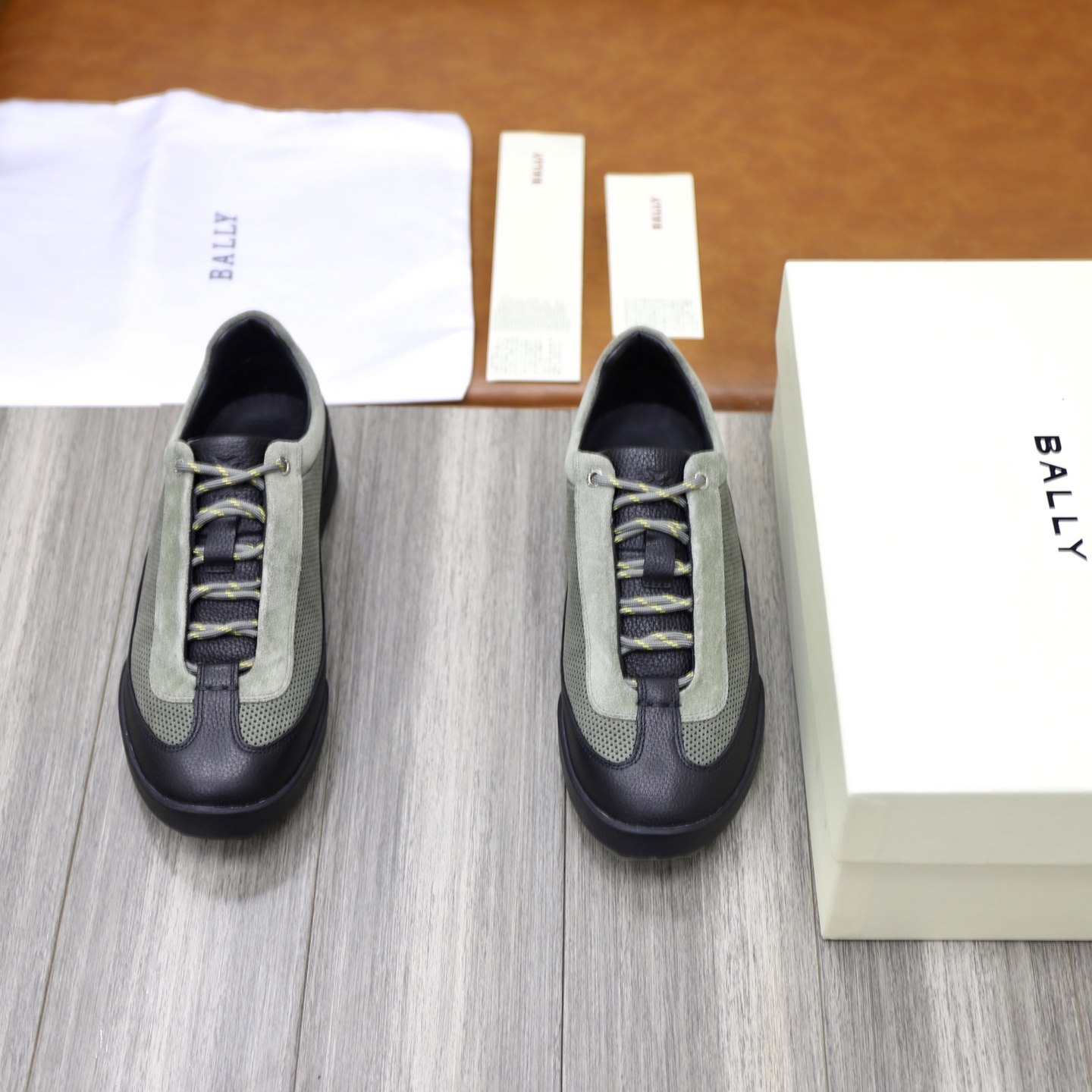 NO:350672,Bally/Bally Synchronous Official Website Loafers | Fabric is made of imported cowhide | Breathable cowhide inner lining | Details of the same color stitching | Simple shoe style for footwear and wear very heels | Extreme breathability for a long time without tiring | A must-have to buy in summer | Original box packaging dust bag Size39-44 (38.45. Custom made),,bally,loafers,cowhide19860909Bally/巴利同步官网乐福鞋｜面料采用进口牛皮｜透气牛皮内里｜同色系缝线细节｜套脚穿简约鞋型穿脱十分跟脚｜透气性极好久穿不累｜夏季值得推荐入手的一款必备｜原盒包装防尘袋 Size39-44（38.45.定做）,,bally,loafers,cowhide,Men's shoes