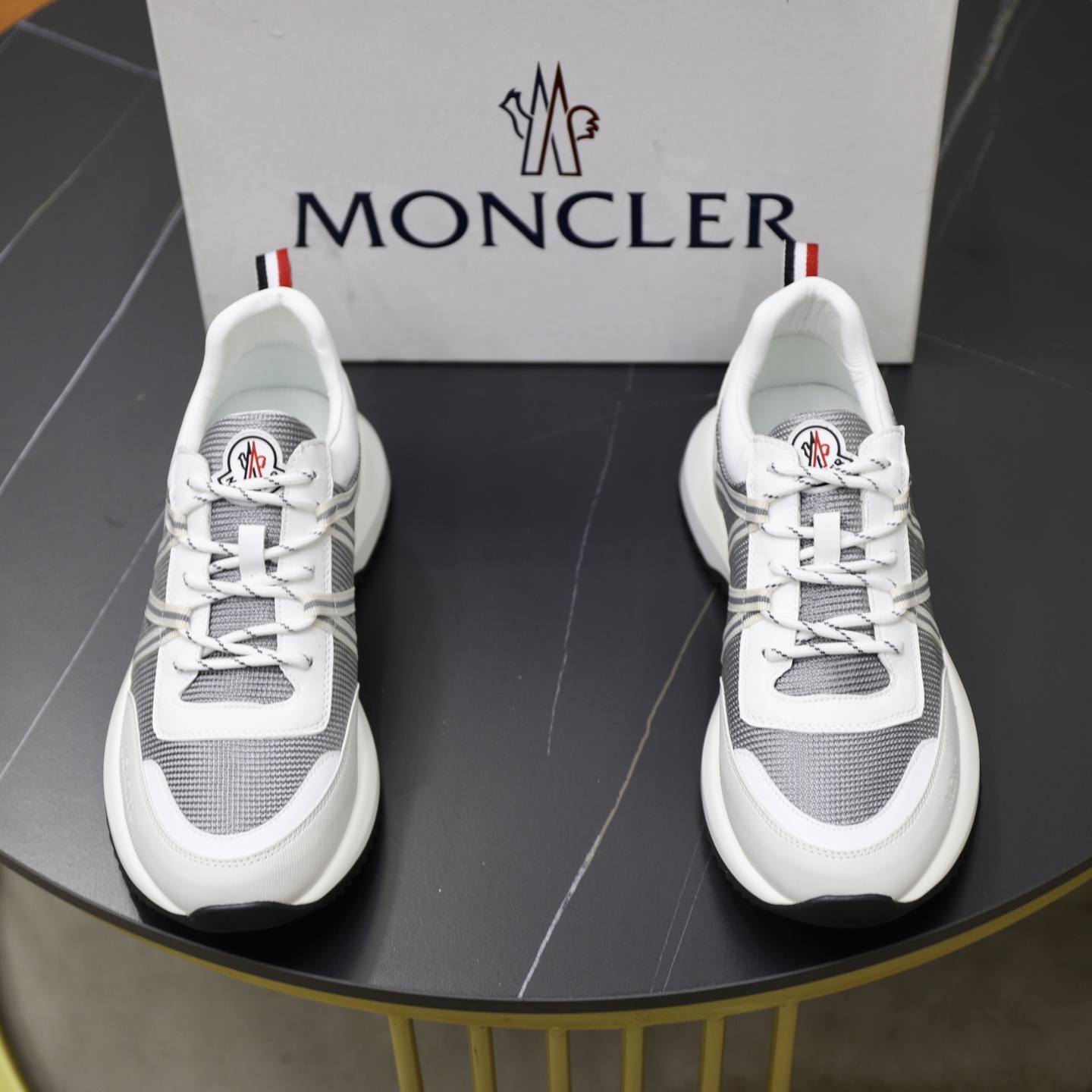 NO:352720,The latest on-the-list, imported original breathable mesh material, high-end original pattern. High-end 1:1 mold opening customization, original large bottom, lighter and non-slip. Fashion is trendy and versatile. Exudes a fashionable and casual atmosphere, and fashion is right under your feet. Number of 38-44 (46 customized), Moncler19860909蒙口 最新上市、进口原版透气网布材料、高级原版图案.高端1:1开模定制,原版大底,更轻便,防滑.时尚主打潮流,百搭爆款.散发时尚休闲气息,时尚就在脚下.码数38-44（46订做）,,Moncler,Men's shoes