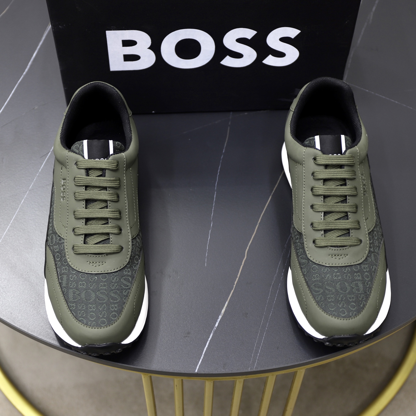 NO:352764,The latest BOSS is available, imported original breathable mesh material, high-end original pattern. High-end 1:1 mold opening customization, original large bottom, lighter and non-slip. Fashion is trendy and versatile. Exudes a fashionable and casual atmosphere, and fashion is right under your feet. Number of 38-44 (45 customized),19860909BOSS最新上市、进口原版透气网布材料、高级原版图案.高端1:1开模定制,原版大底,更轻便,防滑.时尚主打潮流,百搭爆款.散发时尚休闲气息,时尚就在脚下.码数38-44（45订做）,,Men's shoes