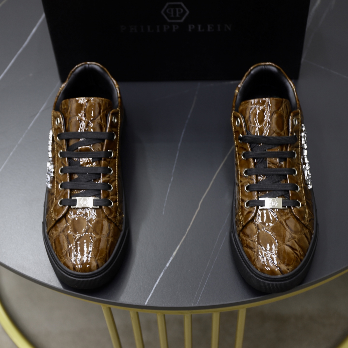 NO:355035,PHILIPP PLEIN-Philipp Size38-44 (45 customized)PHY men's shoes are good, and I look at what the counter looks like, from leather to details, it is a boutique!  Please feel the quality of purely handmade in Germany with your heart!  Luxury and noble are necessary. All are made of imported original materials and dedicated hardware decoration, just to create a more comfortable wearing experience. Sheepskin inner lining, original rubber sole must-have for men, you deserve it!  ,,PHILIPP PLEIN,sheepskin19860909PHILIPP PLEIN-菲利普普来因Size38-44（45定制）普来因男鞋要好货的看过来,专柜啥样我啥样,从皮料到细节,堪称精品！请用心感受德国纯手工制造的品质！奢华尊贵那是必须的,全部采用进口原版材质 专用五金装饰,只为打造更为舒适的穿着体验,羊皮内里,原版橡胶大底型男必备,你值得拥有！,,PHILIPP PLEIN,sheepskin,Men's shoes