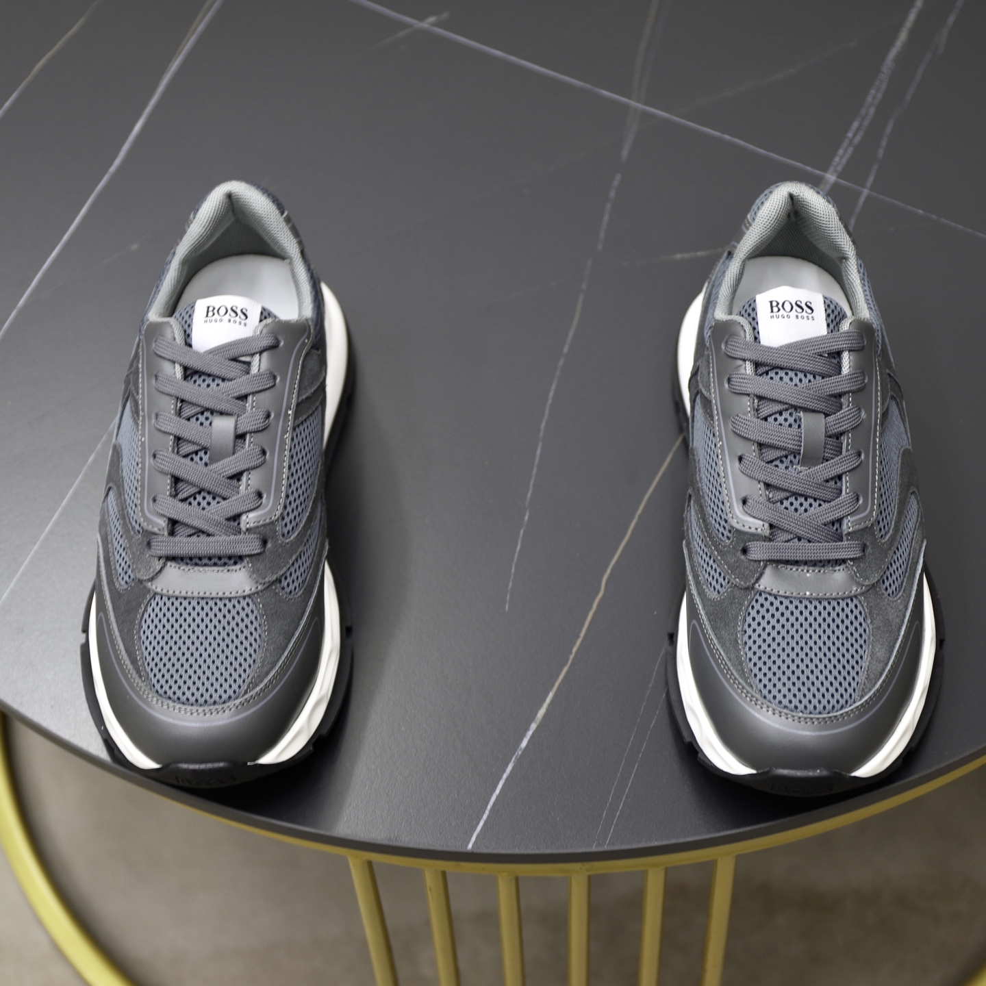 NO:355051,The new BOSS sneakers, oh, this is too cool!  Extremely futuristic, outdoor functional styling, a must-have item that highlights fashion personality, with an imprinted EA logo on the heel, and imported cowhide breathable mesh!  The material production process is very good, professional factory production, foaming, wear-resistant, ultra-light large sole, durable and provides comfortable cushioning effect!  6 color selection, Size39-44 (45 46 customized), Sneakers, cowhide19860909BOSS新款运动鞋,哎呦这也太酷了吧！极具未来感,户外机能造型,彰显时尚个性必备单品,鞋后跟饰有压印EA标识,进口牛皮透气网料网里！材料到制作工艺非常到位,专业工厂生产,发泡耐磨超轻大底,亦具有耐久性,并提供舒适的缓冲效果！ 6色选,Size39-44(45 46定做),,sneakers,cowhide,Men's shoes