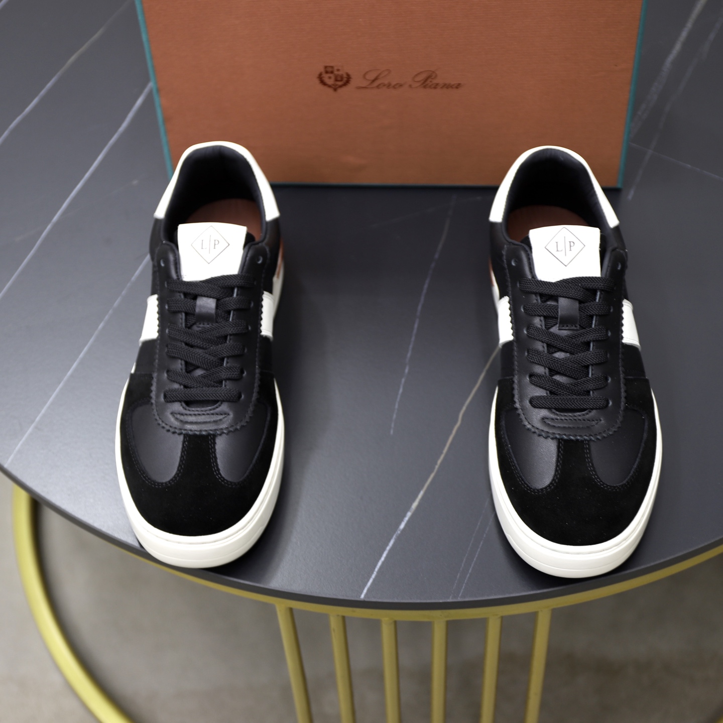 NO:532980,lp classic loafers, Italian treasure brand, the only brand that can match Hermes!  Only after wearing it will I know that I cannot let our feet down. The imported cowhide on the upper is matched with breathable flying fabric, water-dyed cowhide feet. Official original glass glue outsole and pendant. Exclusive original packaging (tag brand paper outer box handbag) number 38-44. Customized 45-46, hermes, loro piana, loafers, cowhide19860909lp经典乐福鞋,意大利宝藏品牌,唯一能和爱马仕匹配的品牌！穿了才知道不能辜负我们的双脚,鞋面进口头层牛皮搭配透气飞织面料,水染牛皮垫脚 官方原版玻璃胶大底、吊坠.独家原版包装（吊牌品牌纸外盒手提袋）码数38-44.可定做45-46,,hermes,loro piana,loafers,cowhide,Men's shoes