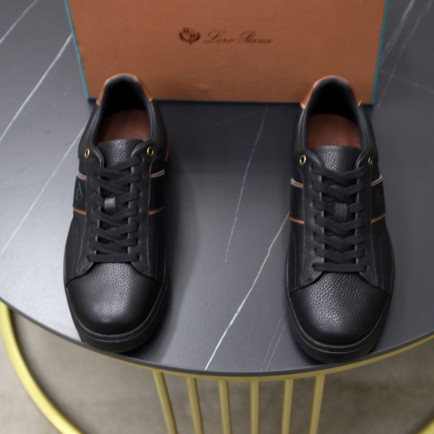 NO:355824,lp classic loafers, Italian treasure brand, the only brand that can match Hermes!  Only after wearing it will I know that I cannot let our feet down. The imported cowhide on the upper is matched with breathable flying fabric, water-dyed cowhide feet. Official original glass glue outsole and pendant. Exclusive original packaging (tag brand paper outer box handbag) number 38-44. Customized 45-46, hermes, loro piana, loafers, cowhide19860909lp经典乐福鞋,意大利宝藏品牌,唯一能和爱马仕匹配的品牌！穿了才知道不能辜负我们的双脚,鞋面进口头层牛皮搭配透气飞织面料,水染牛皮垫脚 官方原版玻璃胶大底、吊坠.独家原版包装（吊牌品牌纸外盒手提袋）码数38-44.可定做45-46,,hermes,loro piana,loafers,cowhide,Men's shoes