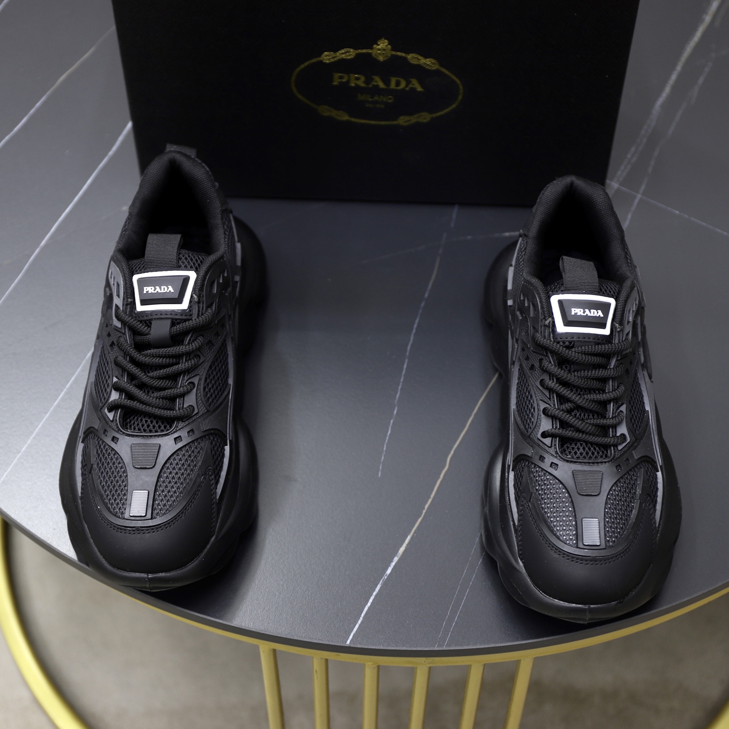 NO:344336,Prada is the latest on-sale, imported original breathable mesh material, high-end original pattern. High-end 1:1 mold opening customization, original large bottom, lighter and non-slip. Fashion is trendy and versatile. Exudes a fashionable and casual atmosphere, and fashion is right under your feet. Number of 38-44, prada19860909普拉达 最新上市、进口原版透气网布材料、高级原版图案.高端1:1开模定制,原版大底,更轻便,防滑.时尚主打潮流,百搭爆款.散发时尚休闲气息,时尚就在脚下.码数38-44,,prada,Men's shoes