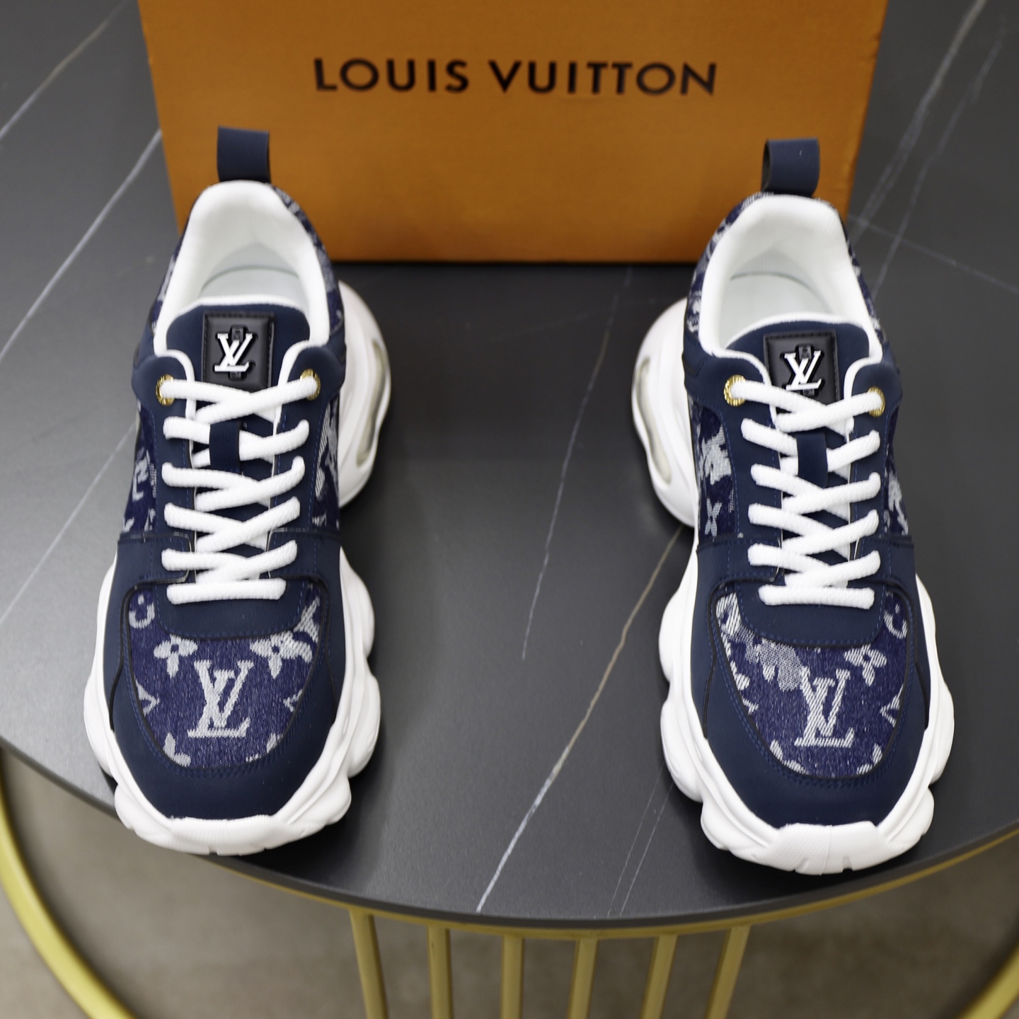 NO:345420,♂♂ Brand Lv Louis Vuitton Standard Code 38-44 (45 customized) Grade official website same model Material original cowhide splicing fabric Comfortable and breathable inner Lightweight soft wear-resistant outsole Style category Men's fashion casual shoes Running Sports shoes Honorable luxury brand elements Top luxury Color real picture color,,louis vuitton,louis vuitton,sneakers,cowhide19860909♂♂♂ 品牌Lv路易威登 标准码38-44（45订做） 等级官网同款 材料原厂牛皮拼接面料 舒适透气内里 轻便柔软耐磨大底 款式类别男士时尚休闲鞋 跑步 运动鞋 尊贵奢侈品大牌元素 顶级奢华 颜色实物图片色,,louis vuitton,louis vuitton,sneakers,cowhide,Men's shoes
