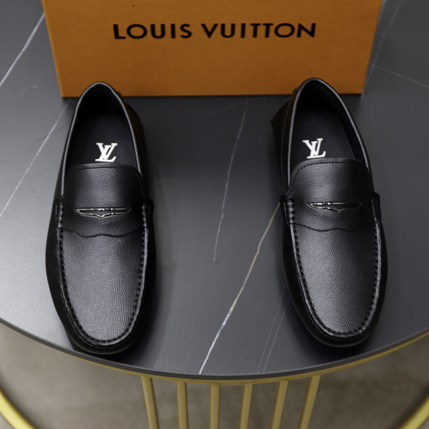 NO:346158,【LV】 Louis Vuitton High-end Men's Driving, One-Pedal Series 38-44 (45 Custom made) Full-material original cowhide!  Thick and soft!  Made of calfskin inside!  Rubber sheet anti-slip bean bottom!  Three-dimensional packaging technology!  Fashionable classic!  Handicrafts!  Original order high-quality!  Compare at will!  ,,louis vuitton,louis vuitton,cowhide19860909【LV】路易威登 高端男士驾车、一脚蹬系列 38-44（45订做） 全料面原版牛皮！厚实柔软！全内里小牛皮制作！橡胶片式防滑豆豆底！立体套包工艺！时尚经典！手工艺品！原单高品！随意对比！,,louis vuitton,louis vuitton,cowhide,Men's shoes