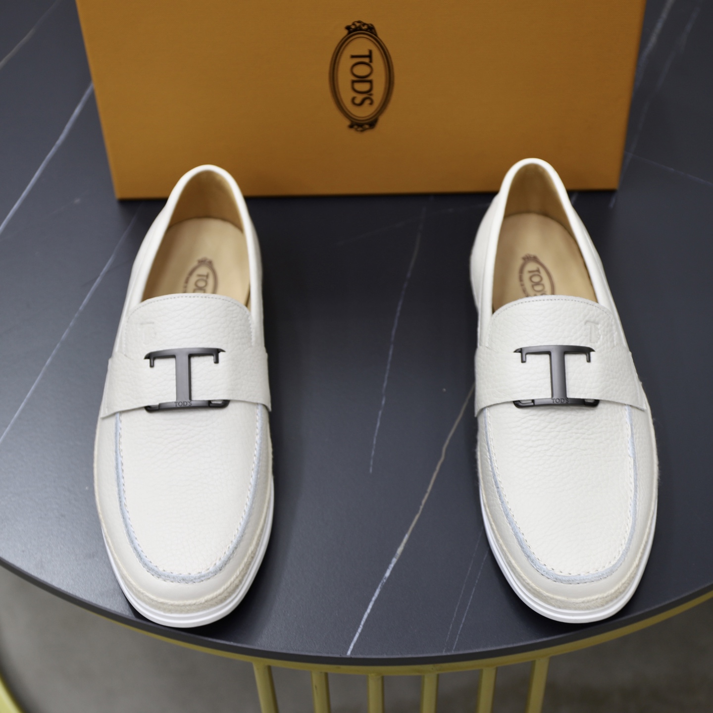 NO:541854,[Strong][Strong][Strong] Original order quality tods casual leather shoes, slip-on shoes, counter new models, exquisite hand-stitching, workmanship details comparable to counters, imported cowhide upper, cowhide lining, original outsole 38-44 (customized for 45),,Tod's,cowhide19860909[强][强][强]原单品质 tods托德斯休闲皮鞋 套脚鞋 专柜新款同步 精致手工缝线 做工细节堪比专柜 鞋面进口牛皮 牛皮内里 原版大底 38-44（45定做）,,Tod's,cowhide,Men's shoes