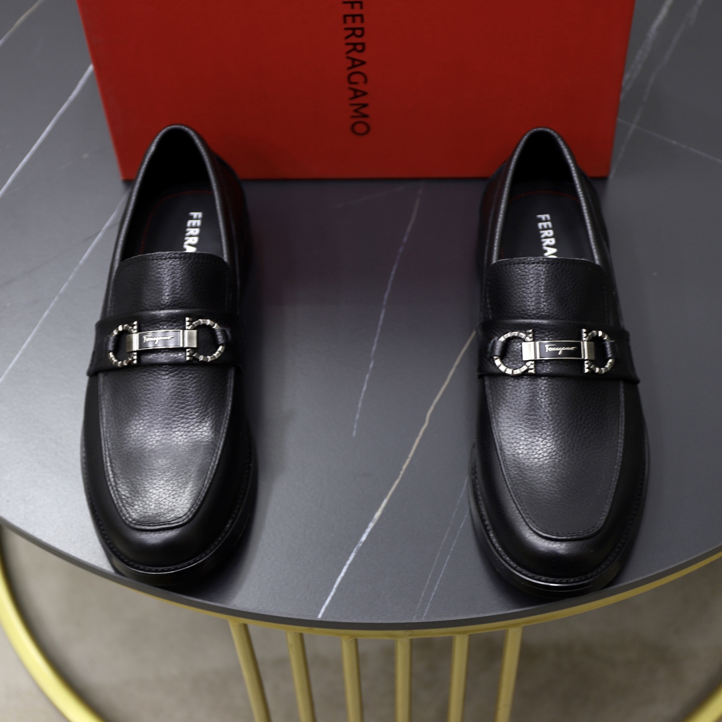 NO:349952,:♂♂♂Niuli Brand Ferragamo Size 38-44 (45 can be customized) Grade Classic counter Materials Original soft cowhide upper Comfort cowhide inner Original lightweight outsole Style category Business casual footwear Driving leather shoes Color real picture color, ferragamo, cowhide19860909:♂♂♂牛里 品牌菲拉格慕 尺码38-44（45可定制） 等级 专柜经典款 材料 原版软牛皮鞋面 舒适牛皮内里 原版轻便大底 款式类别商务休闲套脚 驾车皮鞋 颜色实物图片色,,ferragamo,cowhide,Men's shoes