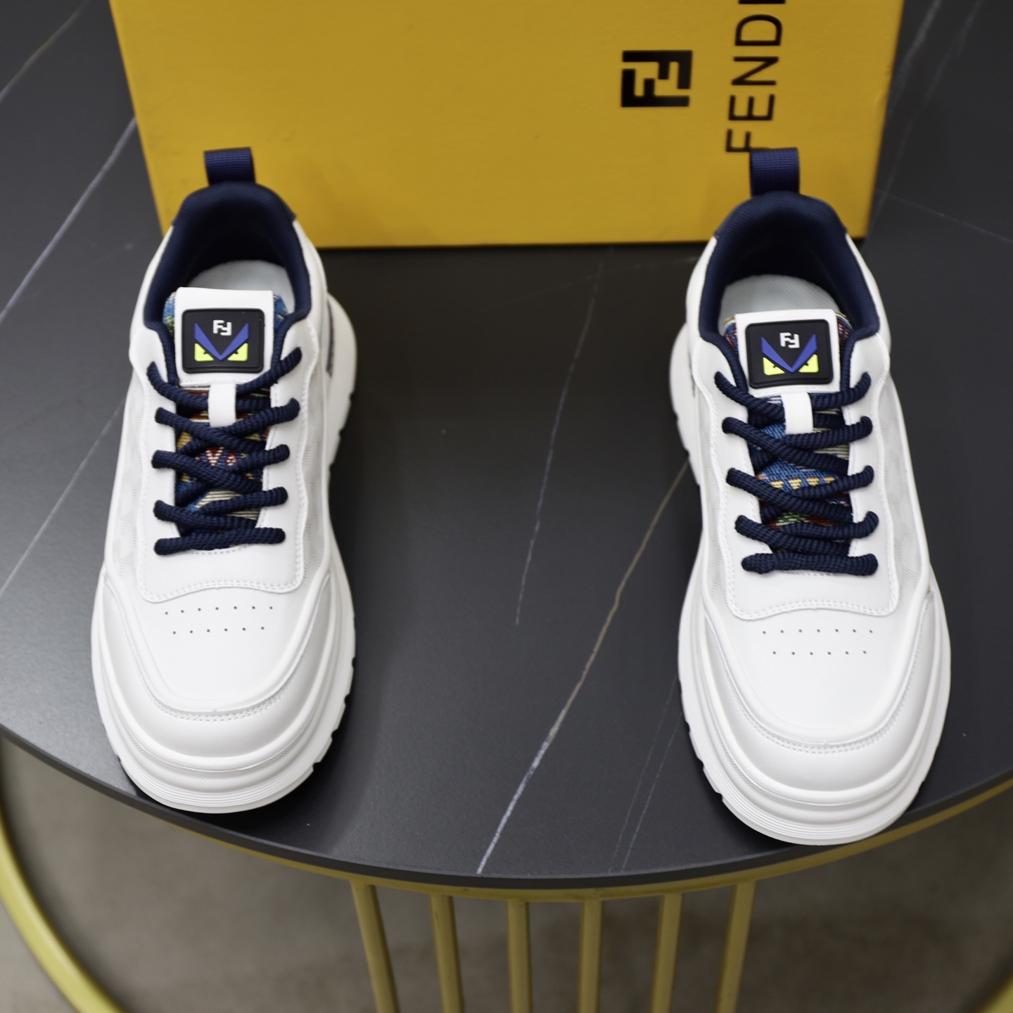 NO:355439,Fendi's latest launch, imported original materials, high-end original patterns. High-end 1:1 mold customization, lighter and non-slip. Fashionable and trendy, versatile and hot style. Exudes a fashionable and casual atmosphere, and fashion is right under your feet. Number of 38-44,,fendi19860909芬迪 最新上市、进口原厂材料、高级原版图案.高端1:1开模定制,大底更轻便,防滑.时尚主打潮流,百搭爆款.散发时尚休闲气息,时尚就在脚下.码数38-44,,fendi,Men's shoes