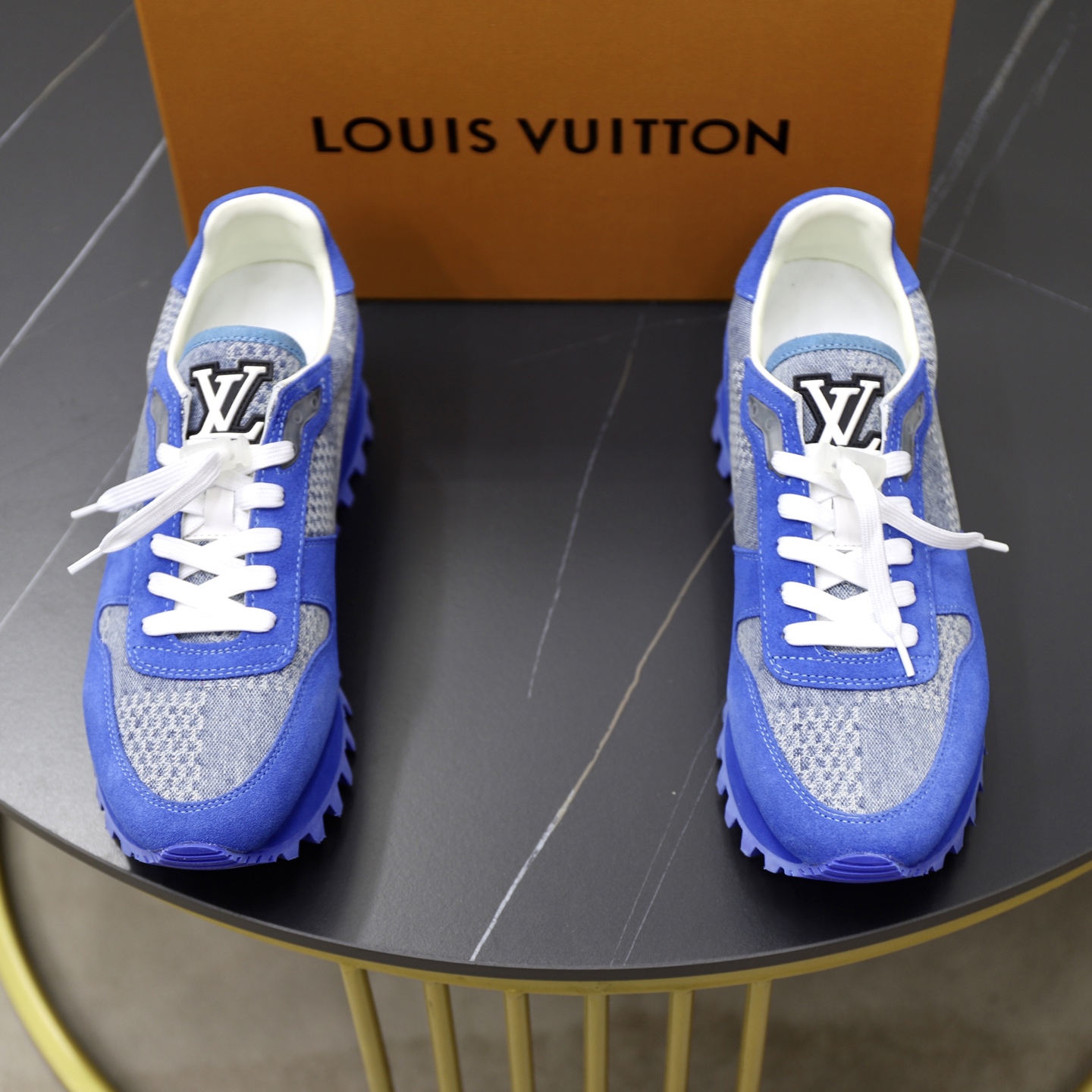 NO:355507,LV top purchasing agent Louis Vuitton Street-fried street male god hot casual shoe counter new products synchronized, upper imported Italian cowhide printed fabric, high-quality splicing craftsmanship classic and generous layout, soft and comfortable inner mat, original sole special supply original sole, exclusive movable molding sole super comfortable, original order goods, high quality, you can enter and exit the counter at will, welcome to compare, size 38-44 (order 45 46),,louis vuitton,louis vuitton,cowhide19860909LV顶级代购 路易威登 炸街男神爆款休闲板鞋专柜新品同步,鞋面意大利进口牛皮搭印花布面料,高品质拼接工艺经典大方版面男士气质,柔软舒适里垫,鞋底原厂特供原版底,独家活动成型底超级舒适,原厂跟单货,高品质,可随意进出专柜,欢迎对比,码数 38-44（ 订 45 46）,,louis vuitton,louis vuitton,cowhide,Men's shoes