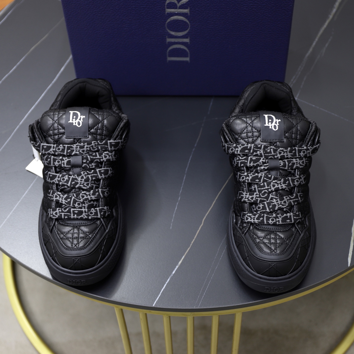 Dior Dad Sneakers: Stylish Retro Design, Embroidered Leather, All-Season Wear