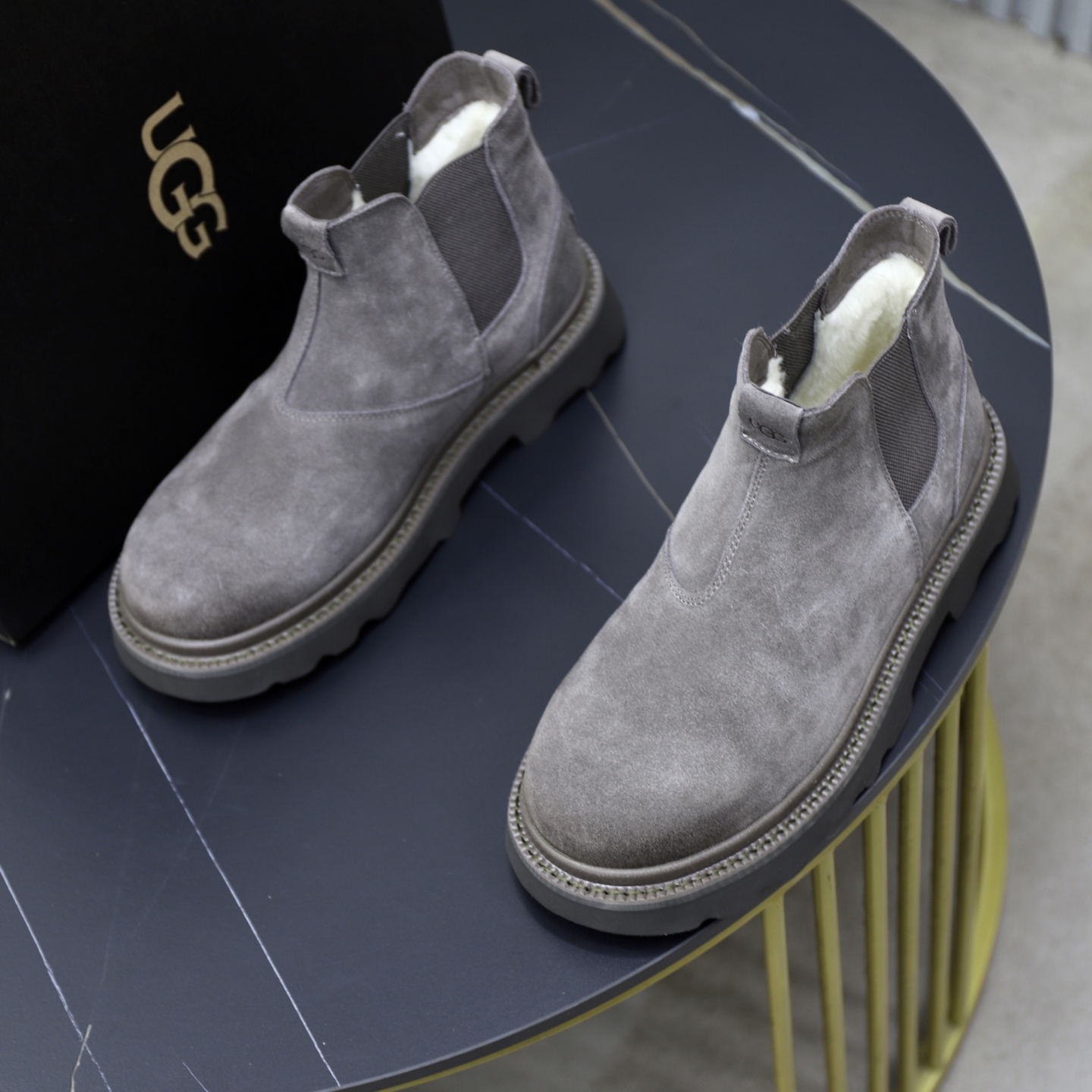 Ugg Men's Waterproof Leather Chelsea Boots with Wool Lining - Stylish & Warm 3 i1758471862467 6795 0 1