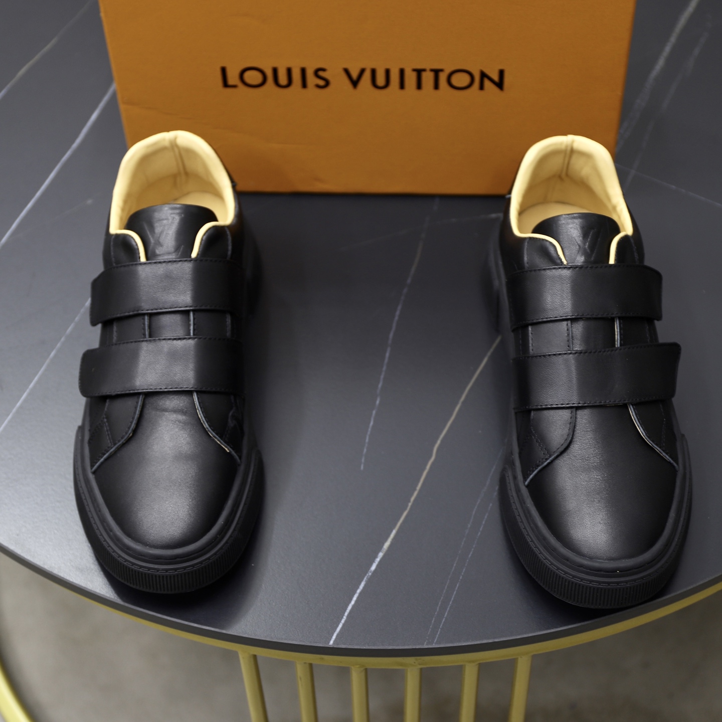 NO:541849,Cowhide brand [LOUIS VUITTON] LV. Louis Vuitton Material Original factory high mercerized cowhide surface Rubber outsole Comfort cowhide inner style type casual sports board shoes Grade counter quality Top original list Color real picture color Number 38–44 (45 customization),,louis vuitton,louis vuitton,louis vuitton,cowhide19860909牛皮里 品牌【LOUIS VUITTON】LV.路易威登 材质 原工厂高丝光牛皮面 橡胶大底 舒适牛皮内里 款式类型休闲运动 板鞋 等级专柜品质 顶级原单 颜色实物图片色 码数38–44（45定制）,,louis vuitton,louis vuitton,louis vuitton,cowhide,Men's shoes