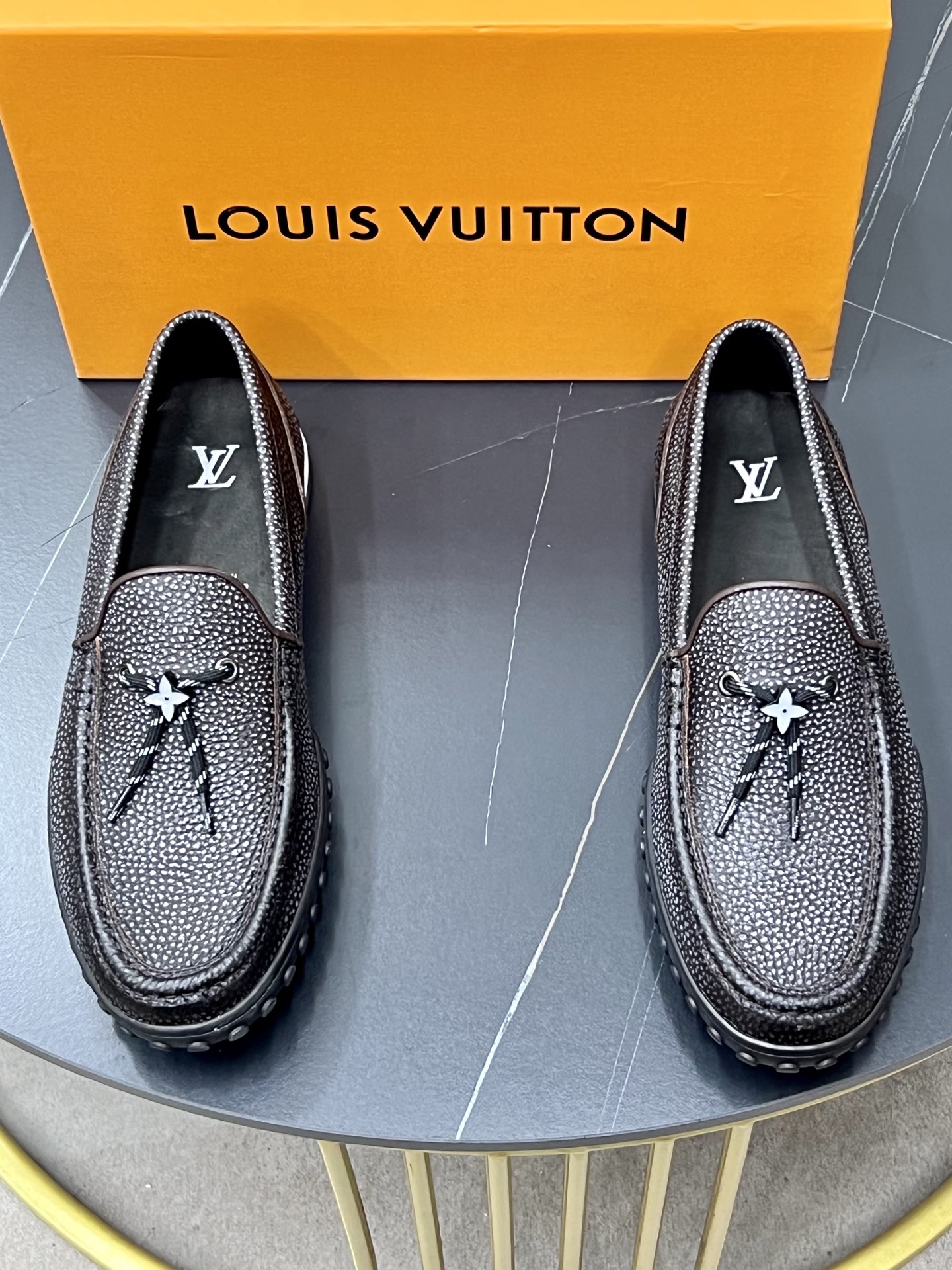 NO:541842,Top original list Brand [LOUIS VUITTON] LV. Louis Vuitton Material Original factory cowhide embossed 11 lightweight soft original board sole Comfortable cowhide inner style type casual business leather shoes Grade counter quality Top original list Color real picture color Number 39-44 (45 customized),,louis vuitton,louis vuitton,louis vuitton,cowhide19860909顶级原单 品牌【LOUIS VUITTON】LV.路易威登 材质 原工厂牛皮压花11轻便柔软原板大底 舒适牛皮内里 款式类型休闲商务皮鞋 等级专柜品质 顶级原单 颜色实物图片色 码数39-44（45定制）,,louis vuitton,louis vuitton,louis vuitton,cowhide,Men's shoes