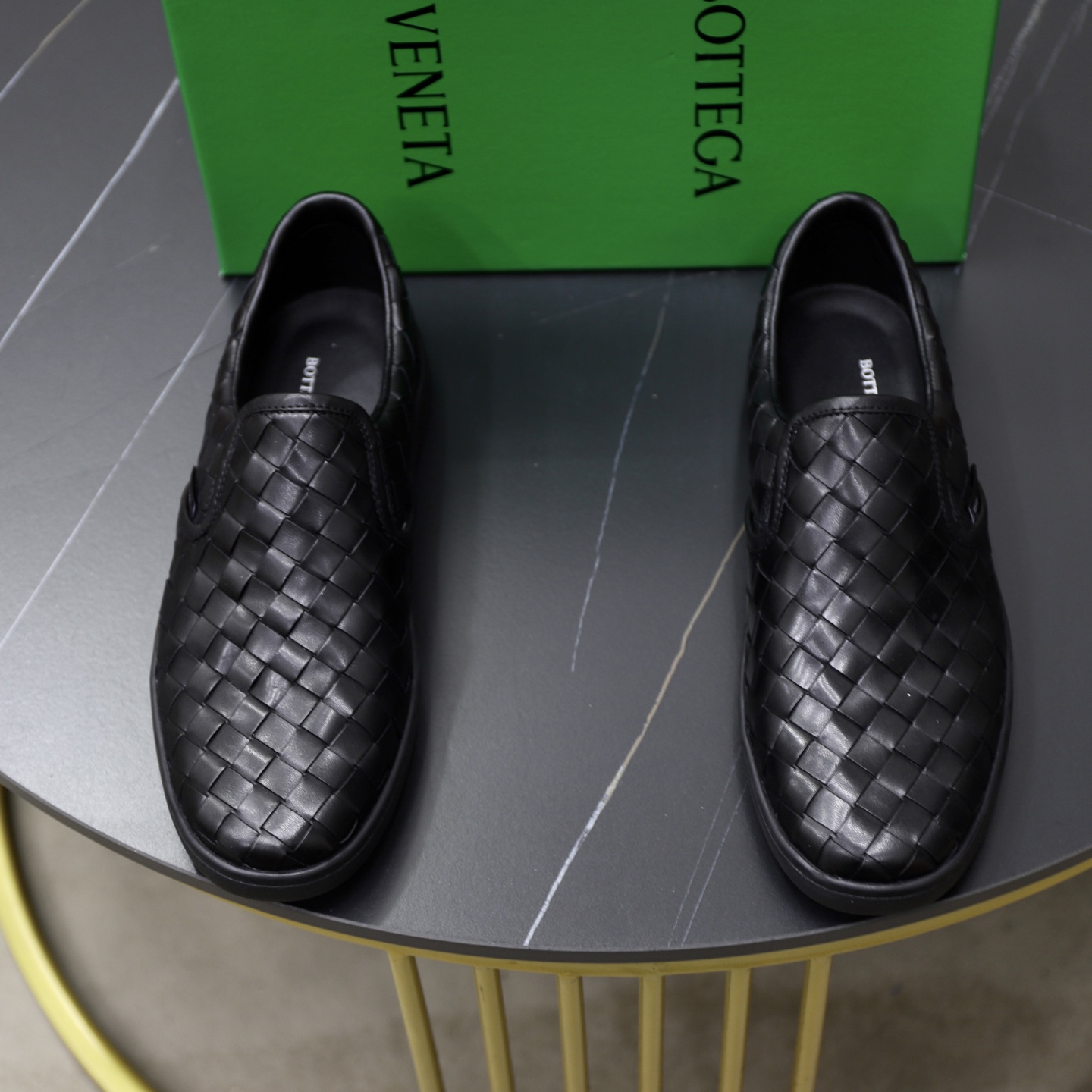 NO:541847,:♂♂♂ Brand BV Baojiati Size 39-45 (45 customized) Grade counter Original list Material original cowhide woven upper Cowhide inner Original wear-resistant lightweight soft and comfortable outsole Style category Young and fashionable Feet comfortable Multi-color available, Bottega veneta, cowhide19860909:♂♂♂ 品牌BV宝嘉提 码数39-45（45定制） 等级专柜 原单 材料原版牛皮编织鞋面 牛皮内里 原版耐磨轻便柔软舒适大底 款式类别年轻时尚 脚感舒适 颜色多色可选,,bottega veneta,cowhide,Men's shoes