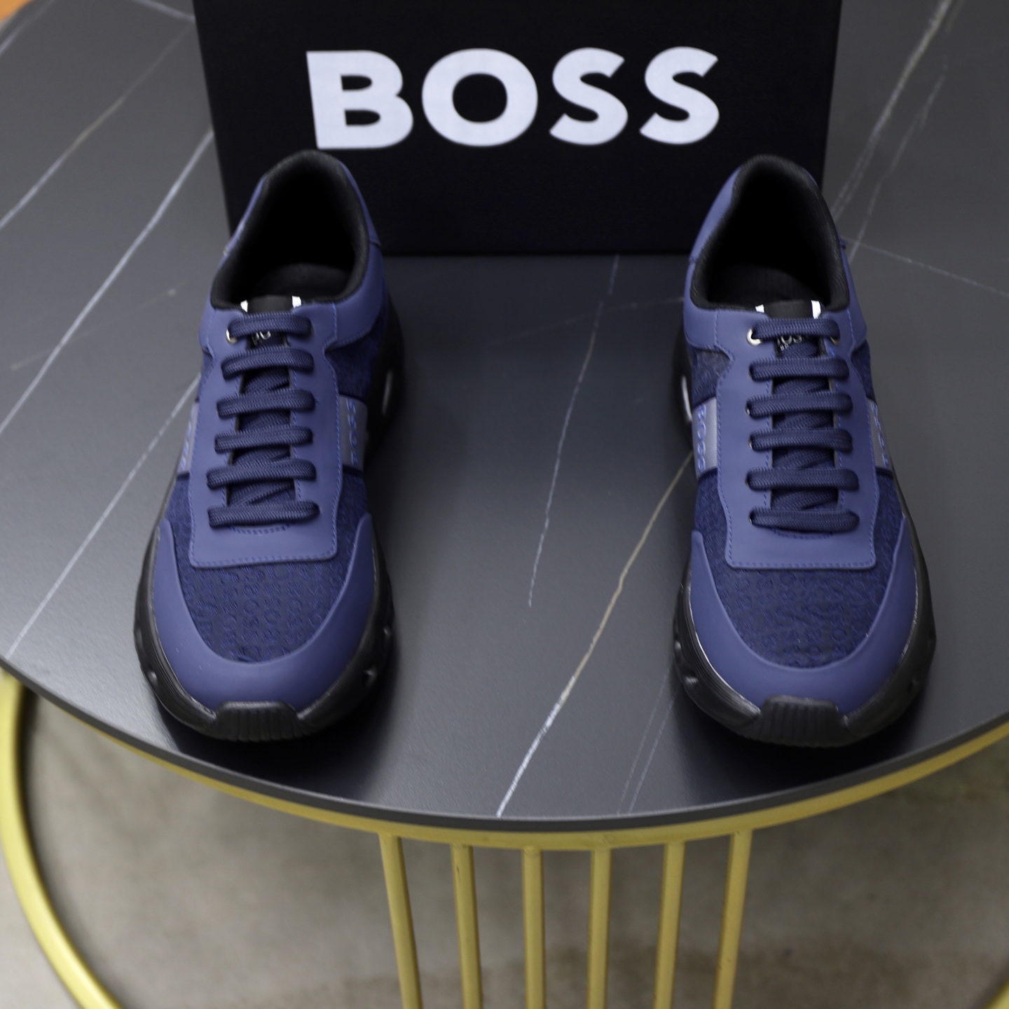 NO:556507,♂♂♂ Brand BOSS Standard code 38-44 (customized at 45) The same grade as the official website Material original leather splicing breathable mesh Comfortable breathable lining Lightweight soft wear-resistant outsole Style category Men's fashionable casual shoes Running sports shoes Distinguished luxury brand elements Top luxury Colors Actual picture color, sneakers19860909♂♂♂ 品牌BOSS 标准码38-44（45订做） 等级官网同款 材料原版皮料拼接透气网面 舒适透气内里 轻便柔软耐磨大底 款式类别男士时尚休闲鞋 跑步 运动鞋 尊贵奢侈品大牌元素 顶级奢华 颜色实物图片色,,sneakers,Men's shoes