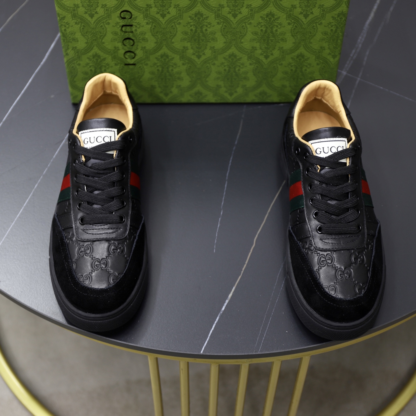 NO:557055,♂♂♂ Brand GUCCI Standard code 38-44 (45 customized) The same grade as the official website Materials Original leather splicing Comfortable and breathable sheepskin lining Original wear-resistant outsole Style category Men's fashionable casual shoes Running sports shoes Distinguished luxury brand elements Top luxury Colors in real pictures, gucci, sneakers, sheepskin19860909♂♂♂ 品牌古奇GUCCI 标准码38-44（45订做） 等级官网同款 材料原厂皮料拼接 舒适透气羊皮内里 原厂耐磨大底 款式类别男士时尚休闲鞋 跑步 运动鞋 尊贵奢侈品大牌元素 顶级奢华 颜色实物图片色,,gucci,sneakers,sheepskin,Men's shoes