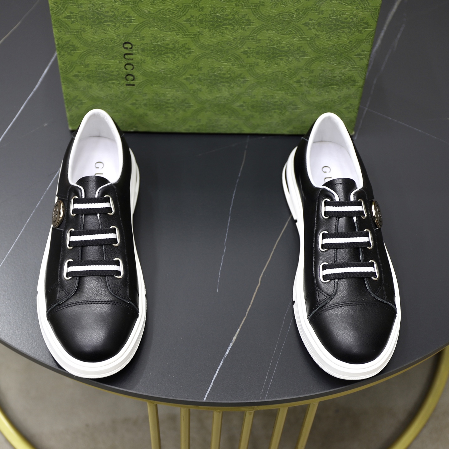 NO:557929,♂♂♂ Brand GUCCI Standard code 38-44 (45 customized) The same grade as the official website. Materials original leather splicing. Comfortable and breathable pigskin lining. Original wear-resistant outsole. Style categories: men's fashionable casual shoes, running sports shoes, noble luxury brand elements, top luxury, color, actual picture color,, gucci, sneakers19860909♂♂♂ 品牌古奇GUCCI 标准码38-44（45订做） 等级官网同款 材料原厂皮料拼接 舒适透气猪皮内里 原厂耐磨大底 款式类别男士时尚休闲鞋 跑步 运动鞋 尊贵奢侈品大牌元素 顶级奢华 颜色实物图片色,,gucci,sneakers,Men's shoes