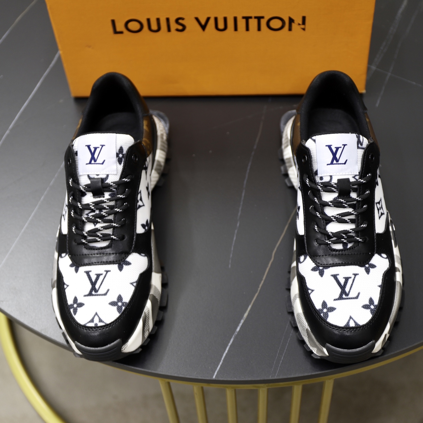 NO:574556,♂♂♂ Brand LV Louis Vuitton Standard code 38-44 (45 customized) The same grade as the official website Materials Original materials spliced ​​with brand cloth Comfortable and breathable lining Lightweight and wear-resistant sports outsole Style category Men's fashionable casual shoes Running sneakers Distinguished luxury brand elements Top luxury Colors Actual picture color, louis vuitton, louis vuitton, sneakers19860909♂♂♂ 品牌LV路易威登 标准码38-44（45订做） 等级官网同款 材料原厂材料拼接品牌布匹 舒适透气内里 轻便耐磨运动大底 款式类别男士时尚休闲鞋 跑步 运动鞋 尊贵奢侈品大牌元素 顶级奢华 颜色实物图片色,,louis vuitton,louis vuitton,sneakers,Men's shoes
