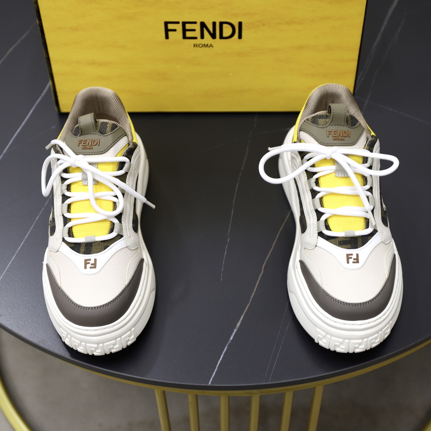 NO:574599,Brand Fendi (FENDI) Size 38-44 (45 customized) Grade original order quality High version Material Imported cowhide High-quality comfortable lining Original foam lightweight anti-slip outsole Style category: travel fashion casual shoes versatile trend, fendi, fendi, cowhide19860909品牌芬迪（FENDI） 尺码38-44（45定制） 等级原单品质 高版本 材料 进口牛皮 优质舒适内里 原版发泡轻便防滑大底 款式类别: 旅游出行 时尚休闲鞋百搭潮流,,fendi,fendi,cowhide,Men's shoes
