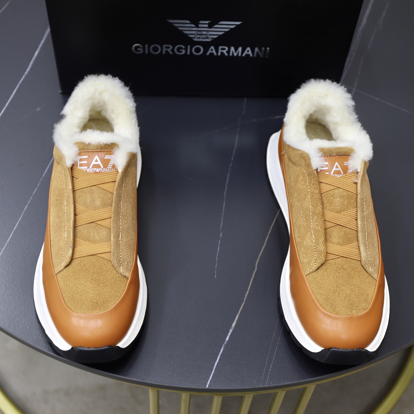 NO:574850,♂♂♂ Brand Armani Standard code 38-44 (customized at 45) The same grade as the official website Material: original cowhide embossing Wool warm lining Lightweight and wear-resistant sports outsole Style category Men's fashionable casual shoes Running sneakers Distinguished luxury brand elements Top luxury Colors: actual picture color, armani, sneakers, cowhide19860909♂♂♂ 品牌阿玛尼 标准码38-44（45订做） 等级官网同款 材料原厂牛皮压花 羊毛保暖内里 轻便耐磨运动大底 款式类别男士时尚休闲鞋 跑步 运动鞋 尊贵奢侈品大牌元素 顶级奢华 颜色实物图片色,,armani,sneakers,cowhide,Men's shoes