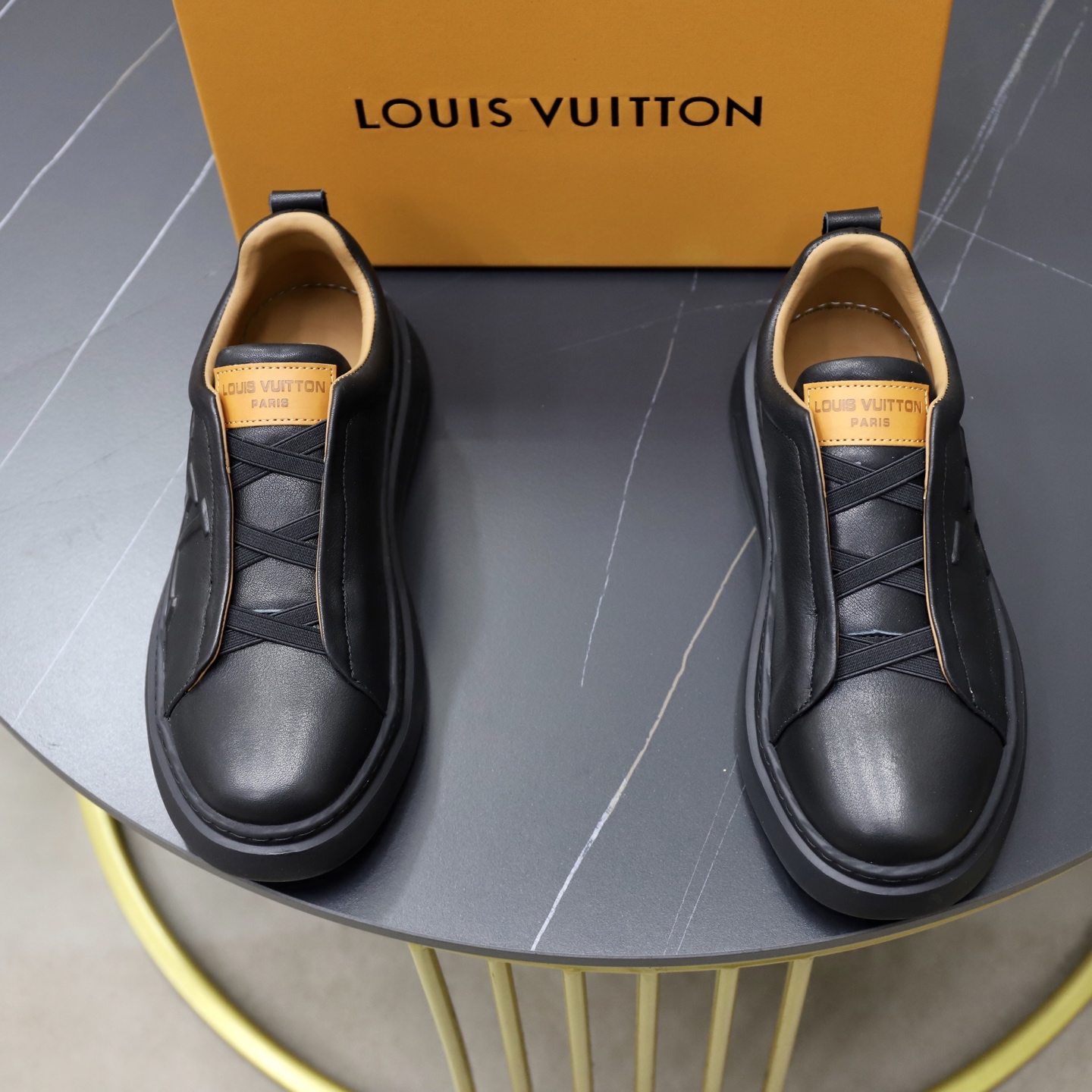 NO:579468,♂♂♂ Brand LV Louis Vuitton Standard code 38-44 (45 customized) The same grade as the official website Material original cowhide fabric Comfortable cowhide lining Increased, lightweight and wear-resistant soft outsole Style category Men's fashionable casual shoes Running sneakers Distinguished luxury brand elements Top luxury Colors Actual picture color, louis vuitton, louis vuitton, sneakers, cowhide19860909♂♂♂ 品牌LV路易威登 标准码38-44（45订做） 等级官网同款 材料原版牛皮面料 舒适牛皮内里 增高轻便耐磨柔软大底 款式类别男士时尚休闲鞋 跑步 运动鞋 尊贵奢侈品大牌元素 顶级奢华 颜色实物图片色,,louis vuitton,louis vuitton,sneakers,cowhide,Men's shoes