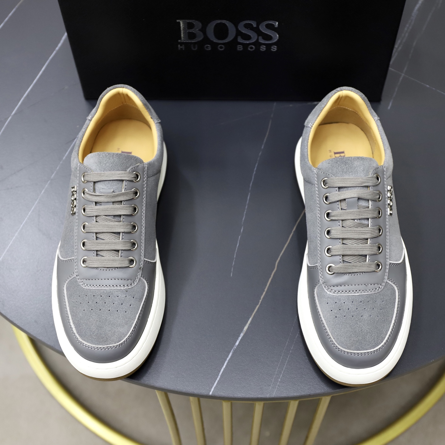 NO:579506,Top original BOSS latest launch, imported original cowhide surface splicing, cowhide lining, high-end 1:1 mold customization, two-color wear-resistant outsole, lighter and non-slip. Fashion focuses on trends, versatile and popular. Exudes a fashionable and casual atmosphere, fashion is at your feet. Size 38-44 (45 customized),,cowhide19860909顶级原单BOSS 最新上市、进口原版牛皮面拼接、牛皮内里 高端1:1开模定制,双色耐磨大底,更轻便,防滑.时尚主打潮流,百搭爆款.散发时尚休闲气息,时尚就在脚下.码数38-44（45订做）,,cowhide,Men's shoes