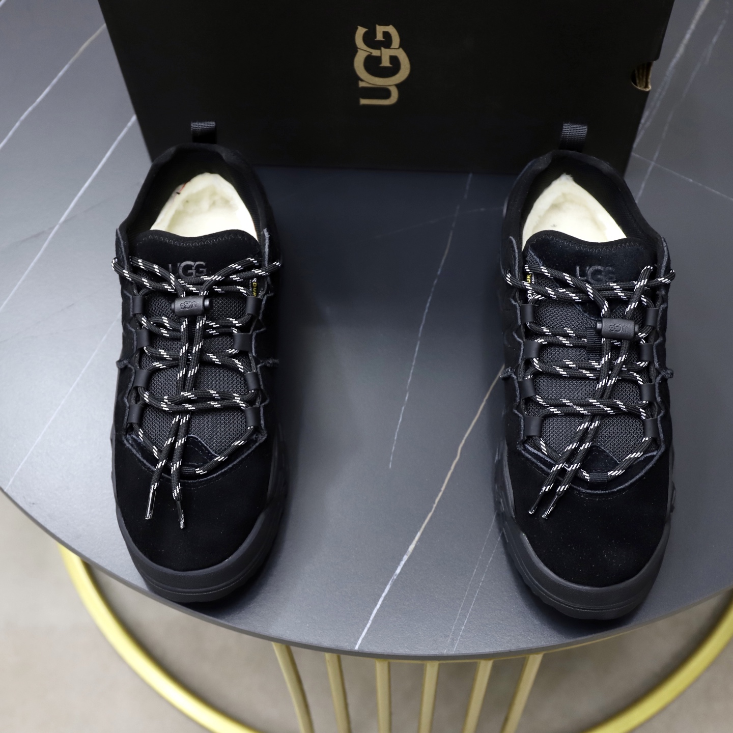 NO:588591,Couple's hiking shoes UGG short snow boots Autumn and winter brother's new series.........Multiple colors available Original and cute appearance, fur integrated original version with single woolen thread Very precious and time-consuming Imported wool and fur integrated for warmth, comfort and double protection of feet A must-have item in winter Vamps with fur integrated wool outsole Versus original non-slip outsole Size#35-40 Female Male 39-44,,boots19860909情侣款登山鞋 UGG短筒雪地靴 秋冬阿哥新款系列…………多色可选 原始可爱的外观,皮毛一体原版搭配单毛线 非常的珍贵费时 进口羊毛皮毛一体 保暖舒适加倍呵护双脚 冬天必备单品 鞋面皮毛一体羊毛 大底 对原版防滑大底 Size#35-40女 男39-44,,boots,Men's shoes