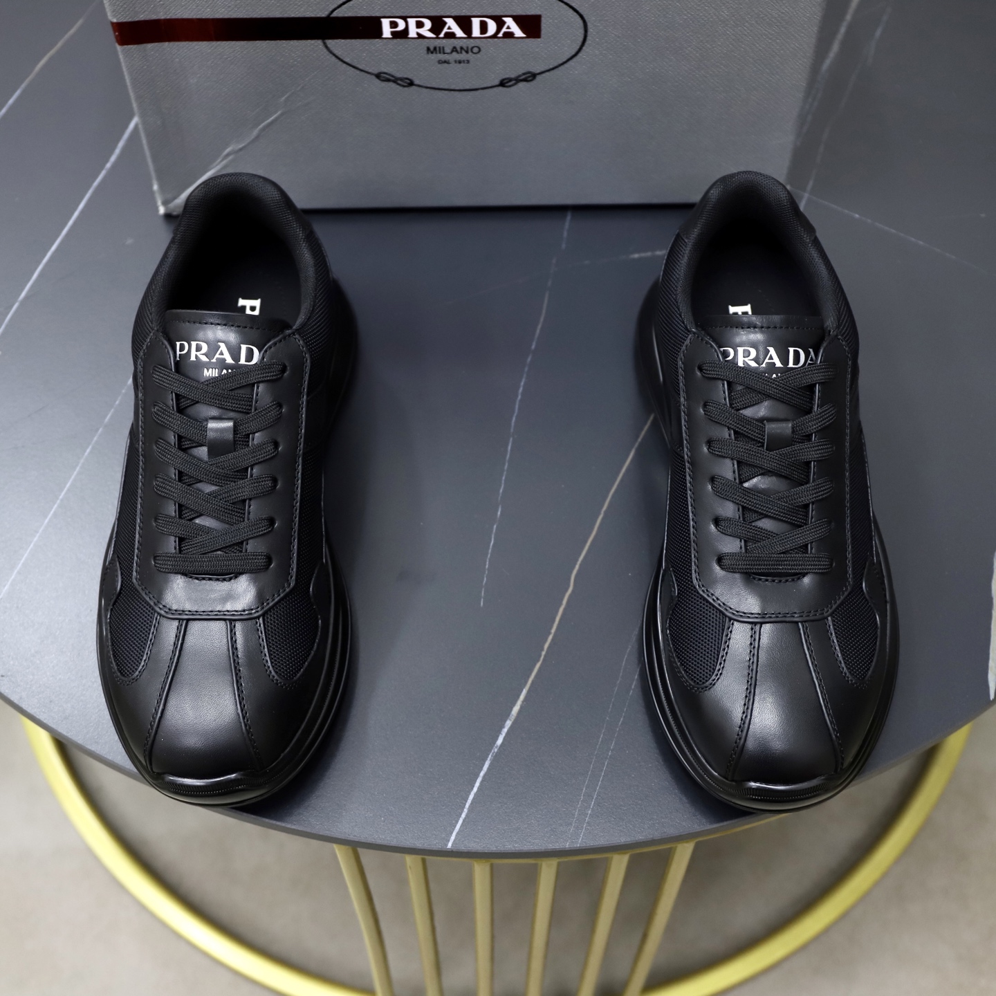 NO:589357,[Prada] Prada - high-end quality original order - upper imported soft calfskin spliced ​​with breathable mesh, screen-printed brand logo - water-dyed cowhide lining inside - outsole ultra-light TPU foam Q-elastic molded outsole - ultra-high quality control, fine workmanship (high-end, luxury, grade) -Size 38-44 (45, can be customized),, prada, prada, cowhide19860909【Prada】普拉达 -高端品质 原单 -鞋面进口软面小牛皮拼接透气网面、丝印品牌logo -内里水染牛皮内里 -大底超轻TPU发泡·Q弹成型大底 -超高品控·做工精细凸显(高端·贵气·档次) -Size 38-44（45,可订做),,prada,prada,cowhide,Men's shoes