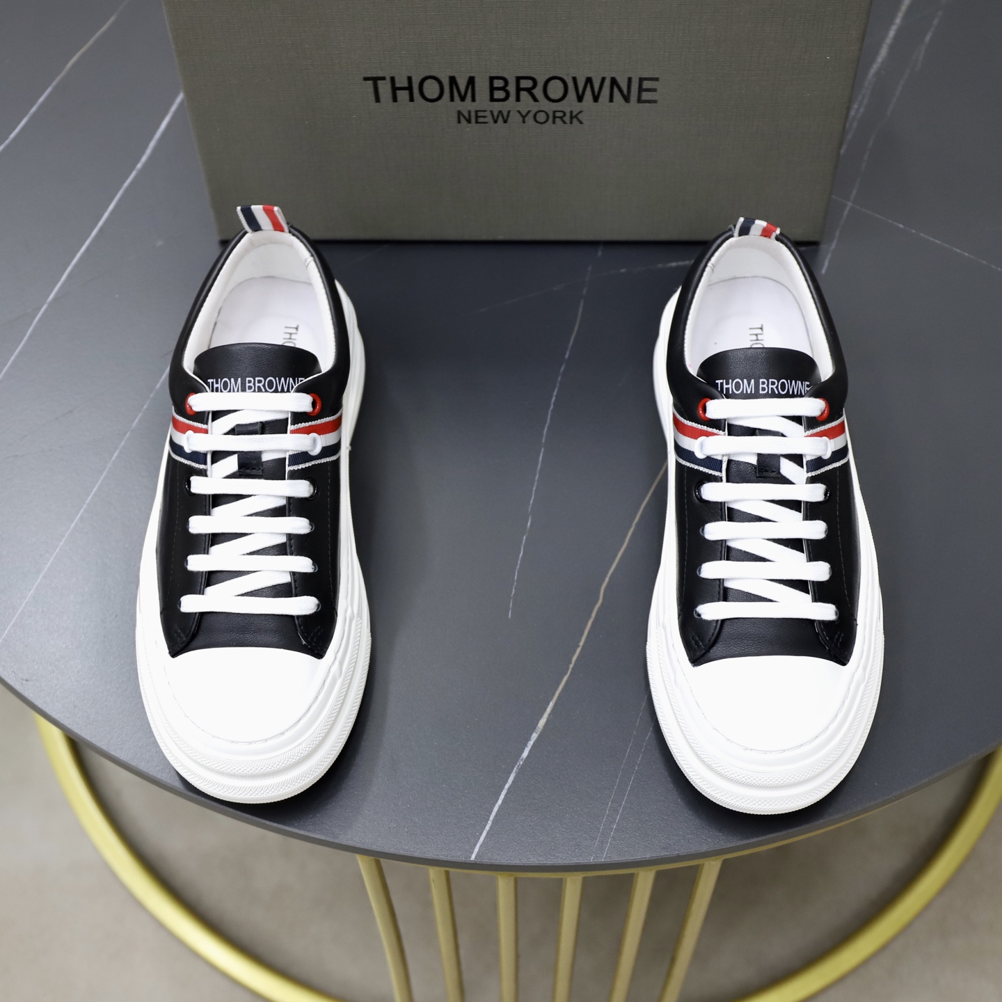 NO:589715,Thom Browne#Tom.Brownie TB. Hot selling high-end cowhide stitching, comfortable pigskin lining, rubber wear-resistant outsole, full of three-dimensional sense, fashionable and versatile 38-45 (45 customized, non-returnable),,thom browne,cowhide19860909Thom Browne#汤姆.布朗尼TB.爆款热卖高档牛皮拼接 舒适猪皮内里 橡胶耐磨大底,立体感十足时尚百搭38-45（45订做不退换）,,thom browne,cowhide,Men's shoes