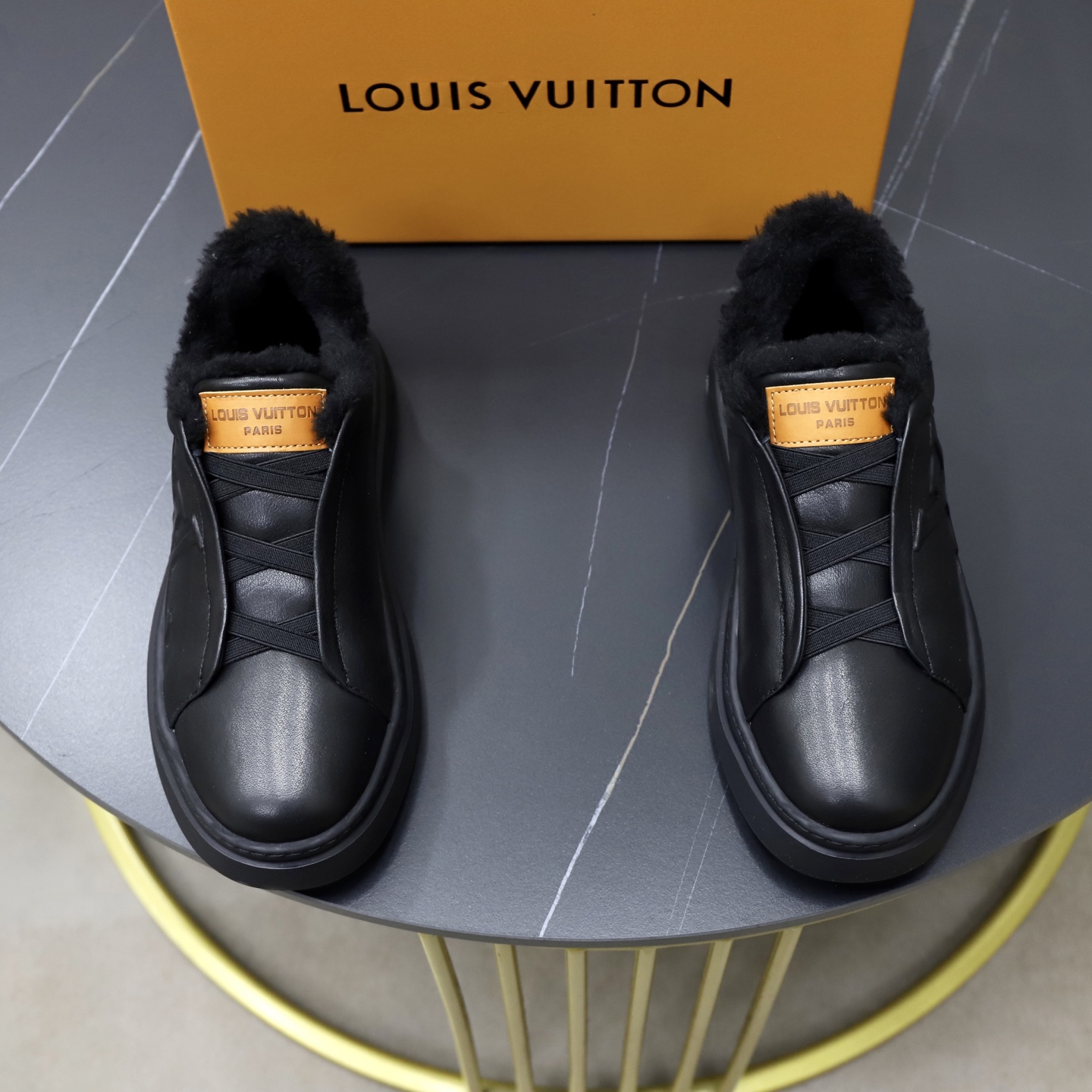 NO:589723,♂♂♂ Brand LV Louis Vuitton Standard code 38-44 (45 customized) The same grade as the official website Material original cowhide fabric Comfortable and warm wool lining Increased, lightweight and wear-resistant soft outsole Style category Men's fashionable casual shoes Running sneakers Distinguished luxury brand elements Top luxury Colors Actual picture color, louis vuitton, louis vuitton, sneakers, cowhide19860909♂♂♂ 品牌LV路易威登 标准码38-44（45订做） 等级官网同款 材料原版牛皮面料 舒适保暖羊毛内里 增高轻便耐磨柔软大底 款式类别男士时尚休闲鞋 跑步 运动鞋 尊贵奢侈品大牌元素 顶级奢华 颜色实物图片色,,louis vuitton,louis vuitton,sneakers,cowhide,Men's shoes