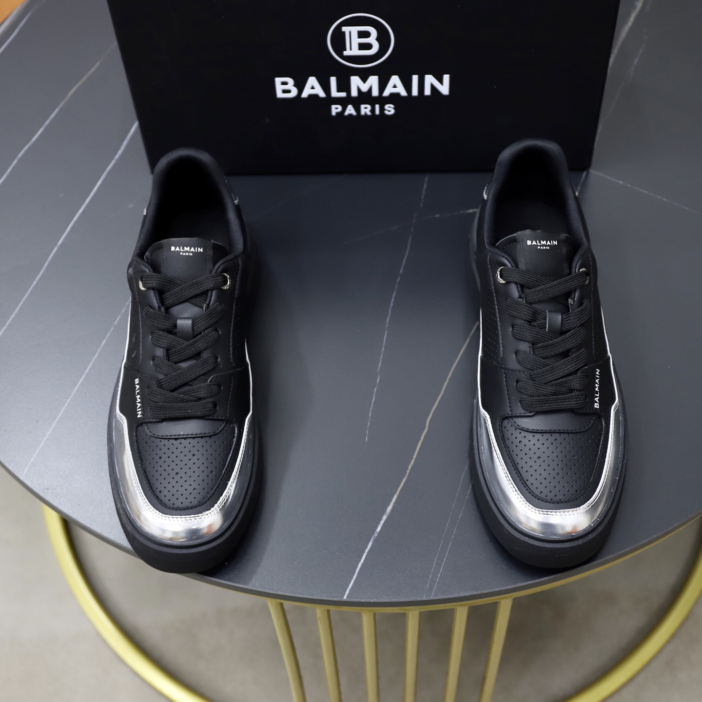 NO:604232,(BALMAIN) Balmain men's sneakers are synchronized with the counter. The upper is embossed with imported cowhide, colorful and complex handicrafts, imported water-dyed cowhide lining, cowhide foot pads. The sole is specially provided by the original factory, and the TPU exclusive movable molded sole is super comfortable. Original factory follow-up goods, high quality, you can enter and leave the counter at will. Welcome to compare, code number 39-44 (38, 45, 46 non-refundable), balmain, balmain, cowhide19860909（BALMAIN）巴尔曼 男士板鞋 专柜同步 鞋面压花工艺进口牛皮,缤纷色彩复杂工艺品,进口水染牛皮内里 牛皮垫脚 鞋底原厂特供原版底,TPU独家活动成型底超级舒适,原厂跟单货,高品质,可随意进出专柜,欢迎对比,码数 39-44（38,45,46不退换）,,balmain,balmain,cowhide,Men's shoes