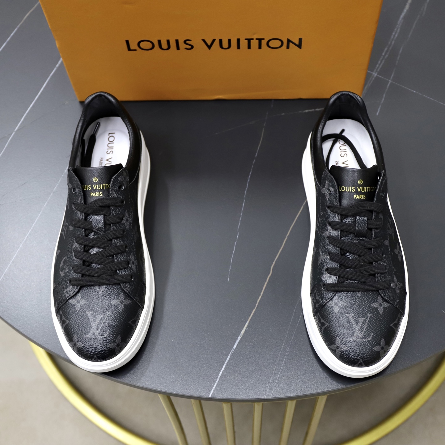NO:604243,Brand [LOUIS VUITTON] LV. Louis Vuitton Material Original factory cowhide surface Original plate outsole Comfortable pigskin lining Style type casual sports sneakers Level counter quality Top original order Color actual picture color Code number 38–44 (45 customized),, louis vuitton, louis vuitton, louis vuitton, cowhide19860909品牌【LOUIS VUITTON】LV.路易威登 材质 原工厂牛皮面 原板大底 舒适猪皮内里 款式类型休闲运动 板鞋 等级专柜品质 顶级原单 颜色实物图片色 码数38–44（45定制）,,louis vuitton,louis vuitton,louis vuitton,cowhide,Men's shoes