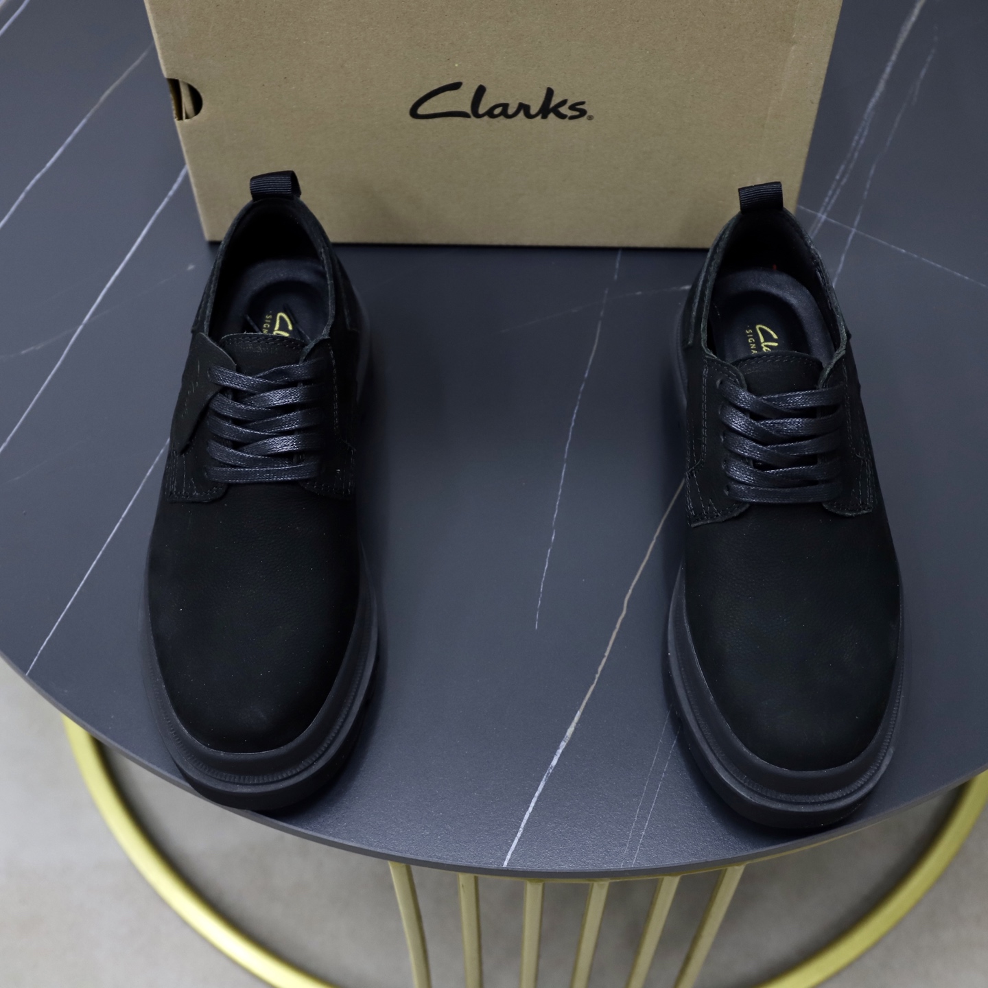 NO:604531,Qile. Autumn and winter men's, equipped with thick outsole, minimalist design exudes modern charm. Imported leather surface, good texture, comfortable and breathable lining size 39-44 (customized at 38.45),19860909奇乐.秋冬男士,配有厚大底,极简主义设计散发充满现代感的迷人魅力.进口皮面,质感好,舒适透气内里 size39-44（38.45.定制）,,Men's shoes