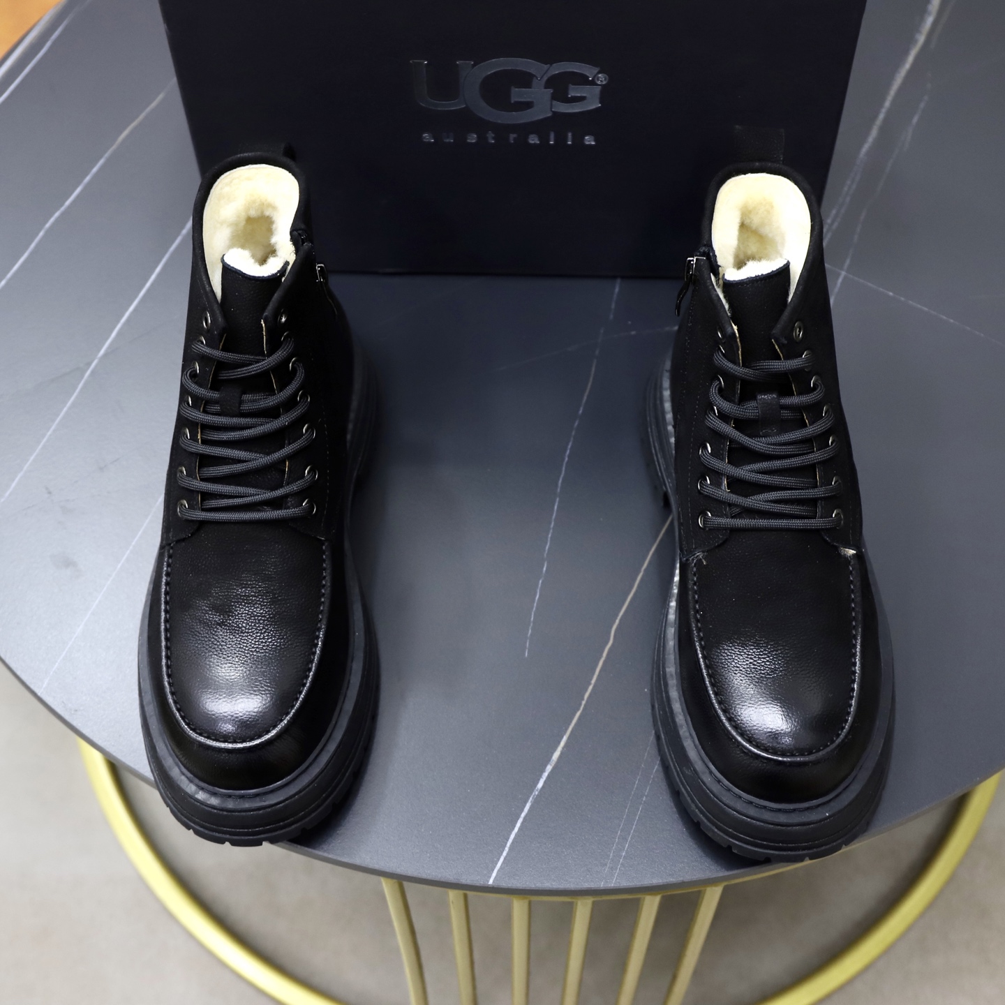 NO:604772,: Thick wool imported from Australia, brand UGG genuine purchase, size 38-44 (45 customized), grade official website 1:1 material, first layer of genuine leather waterproof and antifreeze upper, real wool lining, original non-slip, soft and wear-resistant outsole, style category, men's casual shoes, trendy style, comfortable on the foot, color, official website color synchronization,19860909:澳洲进口加厚羊毛 品牌UGG正品代购 尺码38-44（45订做） 等级 官网1:1 材料 头层真皮防水防冻鞋面 真毛内里原版防滑 柔软 耐磨大底 款式类别男士休闲鞋 搭潮流款 上脚舒服 颜色官网颜色同步,,Men's shoes