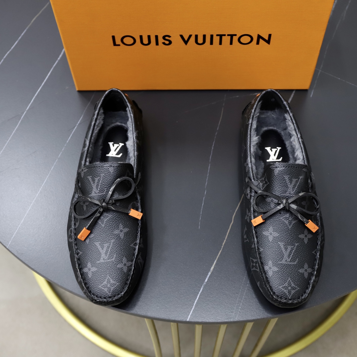 NO:605044,[LV] Louis Vuitton high-end men's driving and pedaling series 38-44 (customized at 45) wool lining, full-surface original cowhide!  Thick and soft!  Made of warm wool and calfskin!  Rubber sheet anti-slip beanie sole!  Three-dimensional package technology!  Fashionable and classic!  Handicrafts!  Original high quality!  Feel free to compare!  ,,louis vuitton,louis vuitton,cowhide19860909【LV】路易威登 高端男士驾车、一脚蹬系列 38-44（45订做）羊毛内里 全料面原版牛皮！厚实柔软！保暖羊毛里 小牛皮制作！橡胶片式防滑豆豆底！立体套包工艺！时尚经典！手工艺品！原单高品！随意对比！,,louis vuitton,louis vuitton,cowhide,Men's shoes