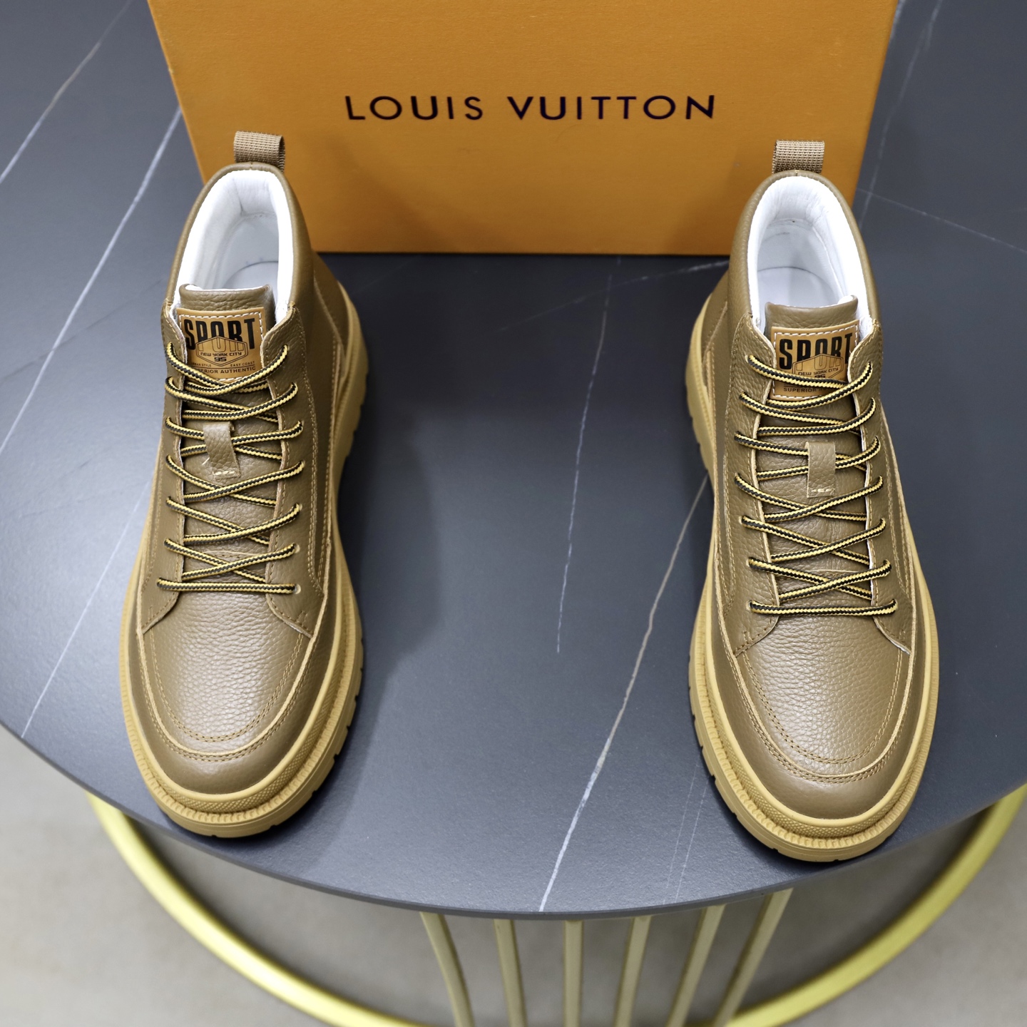 NO:620795,♂♂♂ Brand LV Louis Vuitton Standard code 38–44 (45 can be customized) The same grade as the official website Material original cowhide fabric Comfortable pigskin lining Lightweight wear-resistant outsole Style category Men's fashionable casual shoes and boots Running sneakers Distinguished luxury brand elements Top luxury Colors actual picture color, louis vuitton, louis vuitton, boots, sneakers, cowhide19860909♂♂♂ 品牌LV路易威登 标准码38–44（45可订做） 等级官网同款 材料原版牛皮面料 舒适猪皮内里 轻便耐磨大底 款式类别男士时尚休闲鞋靴 跑步 运动鞋 尊贵奢侈品大牌元素 顶级奢华 颜色实物图片色,,louis vuitton,louis vuitton,boots,sneakers,cowhide,Men's shoes