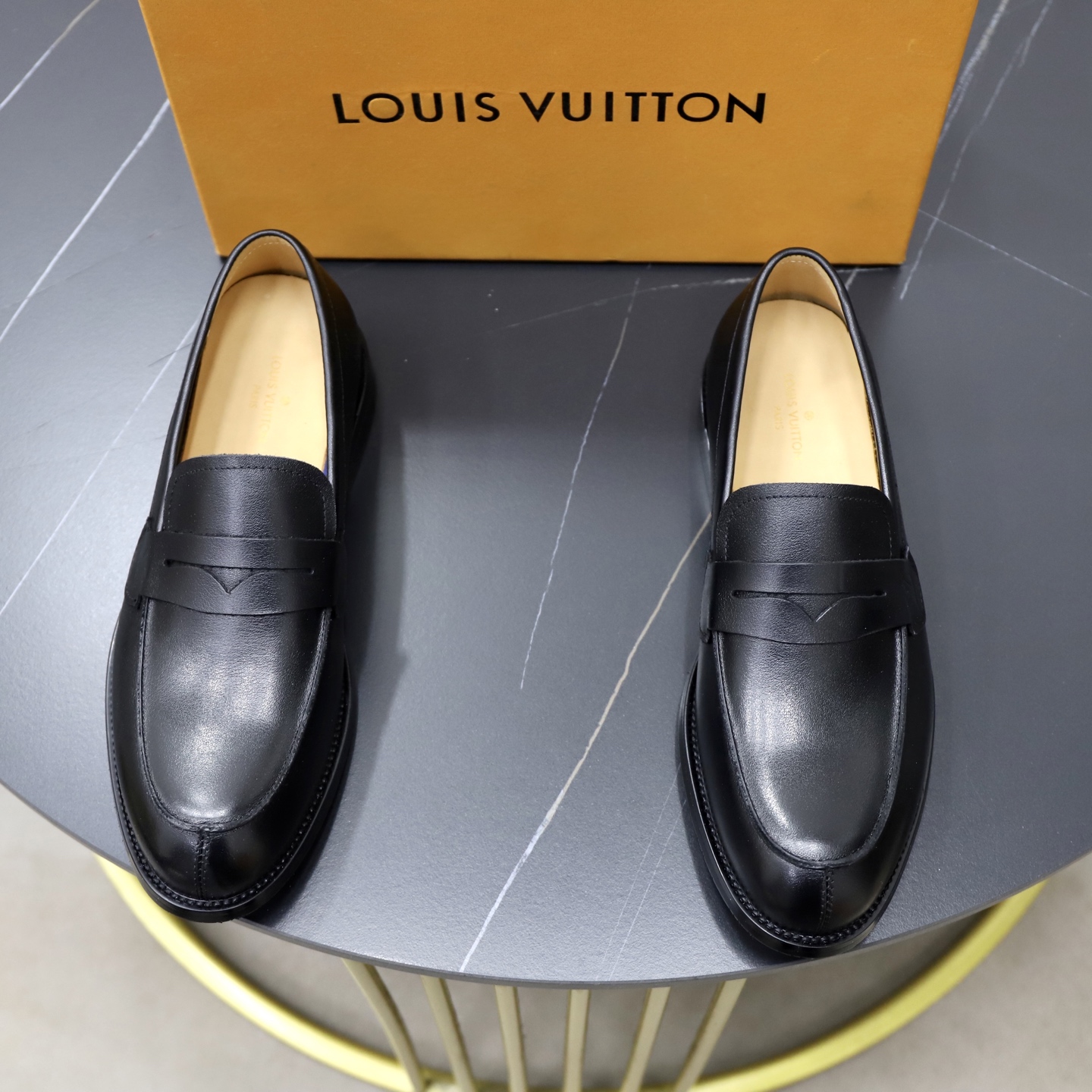 NO:621207,:♂♂♂Niuli Brand Lv Louis Vuitton Size 38-44 (45 can be customized) Level Counter classic material Original soft cowhide upper Comfortable cowhide lining Original lightweight outsole Style category Business casual footwear Driving leather shoes Color Actual picture color,,louis vuitton,louis vuitton,cowhide19860909:♂♂♂牛里 品牌Lv路易威登 尺码38-44（45可定制） 等级 专柜经典款 材料 原版软牛皮鞋面 舒适牛皮内里 原版轻便大底 款式类别商务休闲套脚 驾车皮鞋 颜色实物图片色,,louis vuitton,louis vuitton,cowhide,Men's shoes