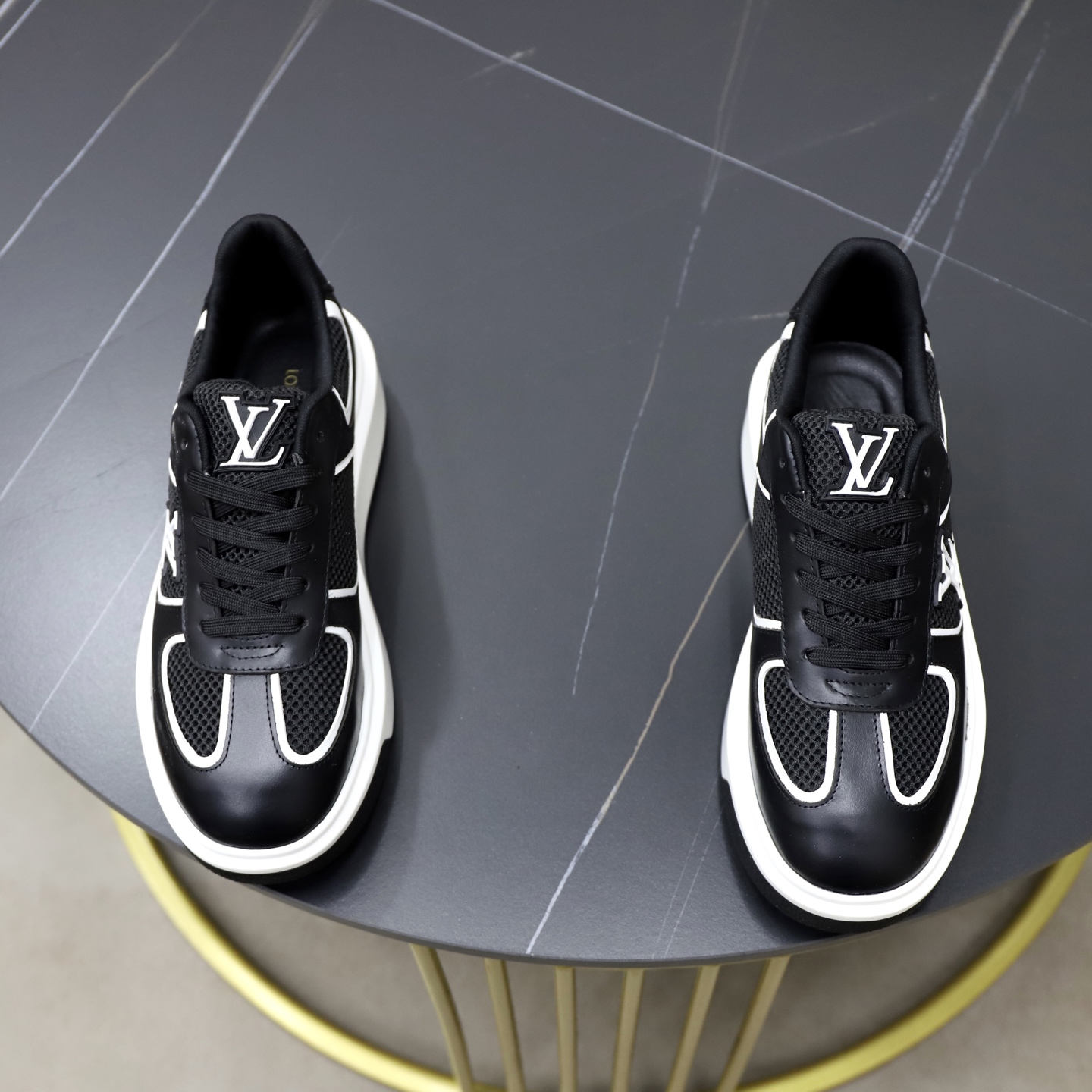 NO:639491,♂♂♂ Brand Lv Louis Vuitton Standard code 38-44 (45 customized) The same grade as the official website. Material original cowhide splicing surface. Comfortable and breathable lining. Lightweight and wear-resistant outsole. Style category: men's fashionable casual shoes, running sneakers, noble luxury brand elements, top luxury, color, actual picture color, louis vuitton, louis vuitton, sneakers, cowhide19860909♂♂♂ 品牌Lv路易威登 标准码38-44（45定制） 等级官网同款 材料原版牛皮拼接面 舒适透气内里 轻便耐磨大底 款式类别男士时尚休闲鞋 跑步 运动鞋 尊贵奢侈品大牌元素 顶级奢华 颜色实物图片色,,louis vuitton,louis vuitton,sneakers,cowhide,Men's shoes