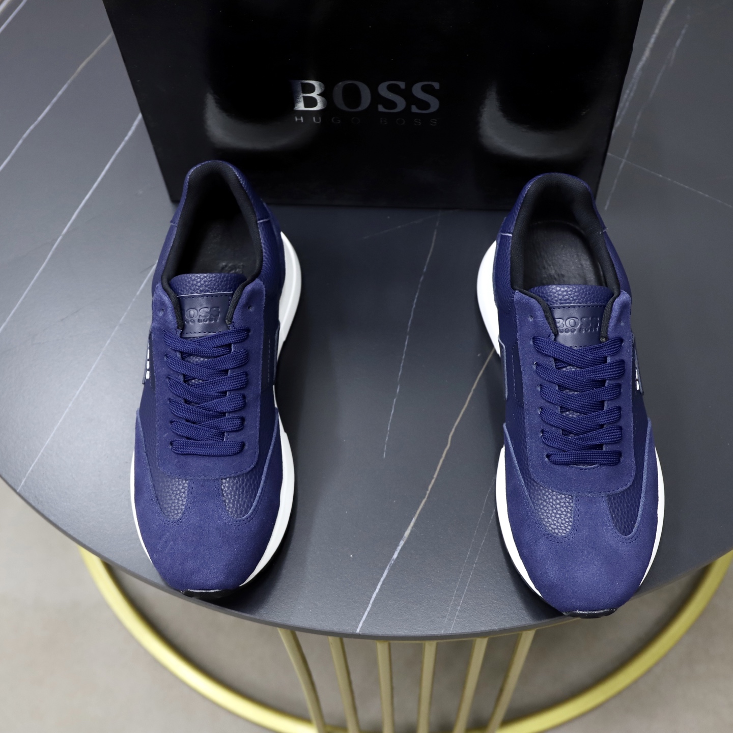 NO:639493,♂♂♂ Brand BOSS Standard code 38-44 (45 customized) The same grade as the official website. Material original cowhide splicing surface. Comfortable and breathable lining. Lightweight and wear-resistant outsole. Style category: men's fashionable casual shoes, running, sports shoes, distinguished luxury brand elements, top luxury, color, actual picture color, sneakers, cowhide19860909♂♂♂ 品牌BOSS 标准码38-44（45定制） 等级官网同款 材料原版牛皮拼接面 舒适透气内里 轻便耐磨大底 款式类别男士时尚休闲鞋 跑步 运动鞋 尊贵奢侈品大牌元素 顶级奢华 颜色实物图片色,,sneakers,cowhide,Men's shoes