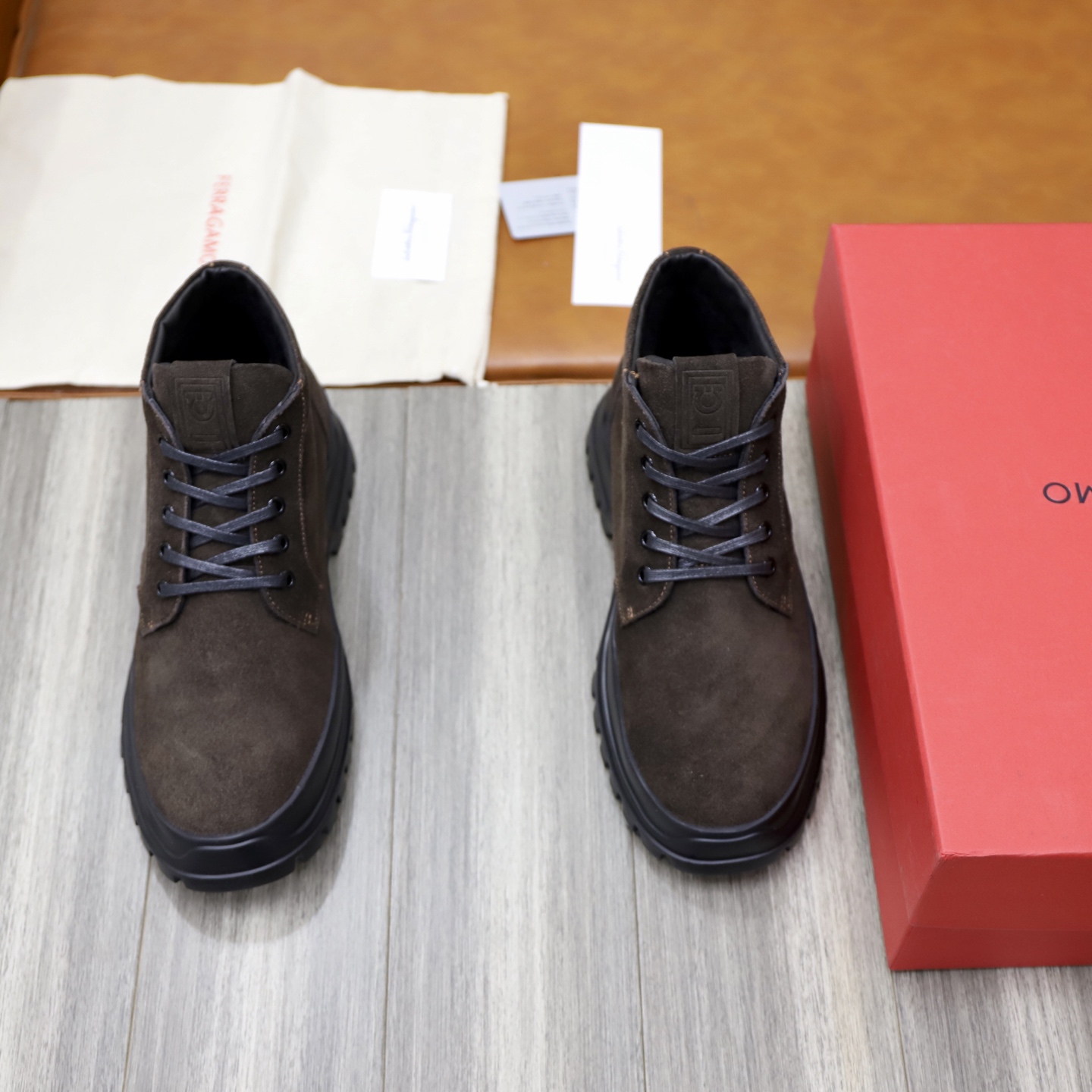 NO:639593,[Ferragamo] Ferragamo - high-end quality original order. High-top shoes - upper with high mercerized suede calfskin, tongue air-pressure brand totem, perfect splicing - lining Australian real wool - outsole ultra-light TPU foam; molded outsole - ultra-high quality control, fine workmanship (high-end, luxury, grade) -Size 39-44 (38, 45, 46, can be customized),, ferragamo, ferragamo, cowhide19860909【 Ferragamo】菲拉格慕 -高端品质 原单.高帮鞋 -鞋面高丝光反绒小牛皮、鞋舌空压品牌图腾、完美拼接 -内里澳洲真羊毛 -大底超轻TPU发泡；成型大底 -超高品控·做工精细凸显(高端·贵气·档次) -Size 39-44（38,45,46,可订做),,ferragamo,ferragamo,cowhide,Men's shoes