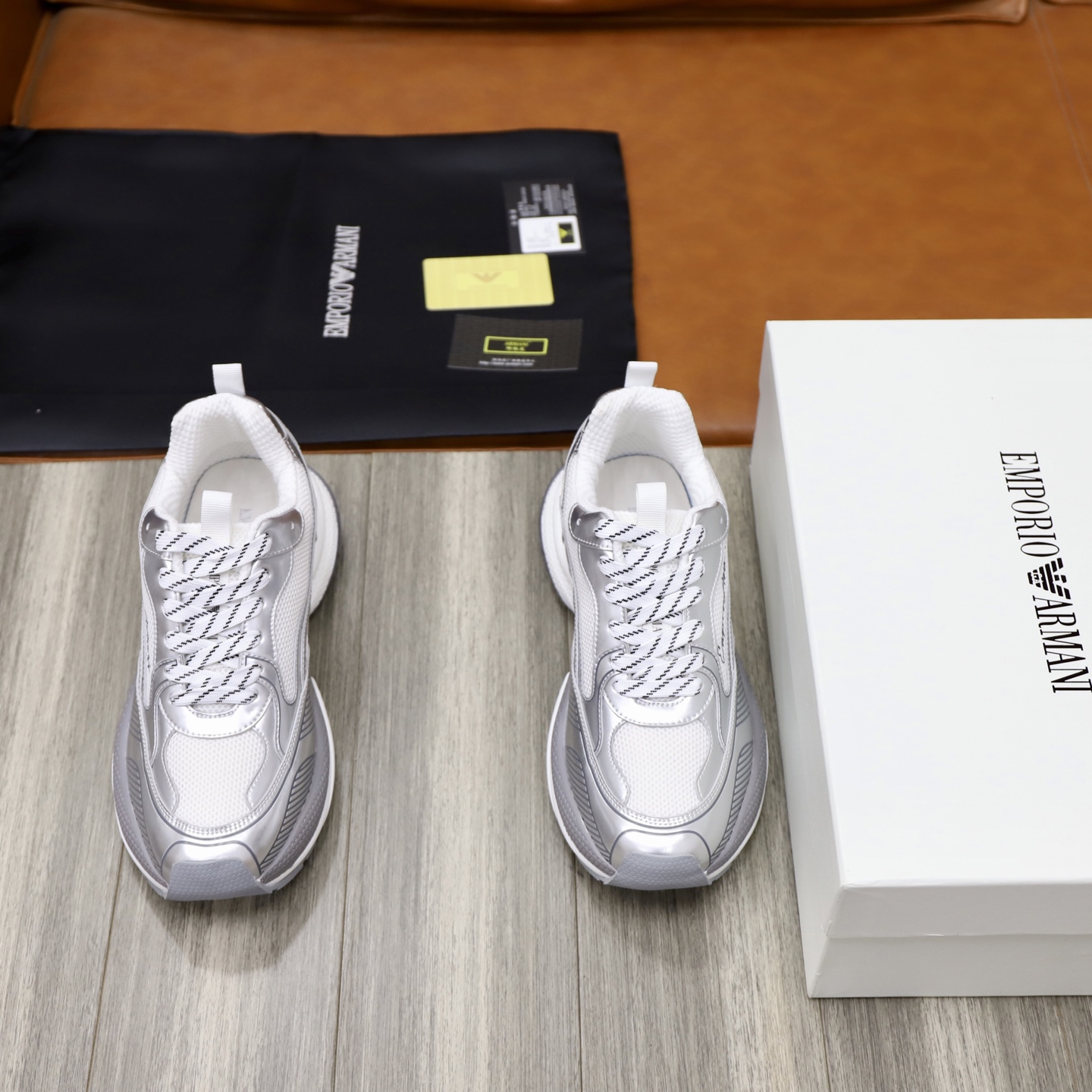 NO:639596,Arman* — Armani. New luxury sports shoes, with a dynamic appearance, simple shape, made of top-layer calfskin and breathable mesh material, breathable and comfortable, brand logo decoration on the tongue, sweat-absorbent mesh lining, comfortable foot feel. Contrast soles with a technological impact, a trendy style for outdoor urban sports!  Code number 39-44 (customized at 38.45), armani, armani, sneakers, cowhide19860909Arman* — 阿玛尼.新品奢潮运动鞋,动感外观,简约造型、头层小牛皮拼接透气网面材质打造,透气舒适,鞋舌品牌logo装饰,吸汗网面内里,舒适脚感.具有科技冲击感对比鞋底,户外都市运动风潮款！ 码数39-44（38.45定做）,,armani,armani,sneakers,cowhide,Men's shoes