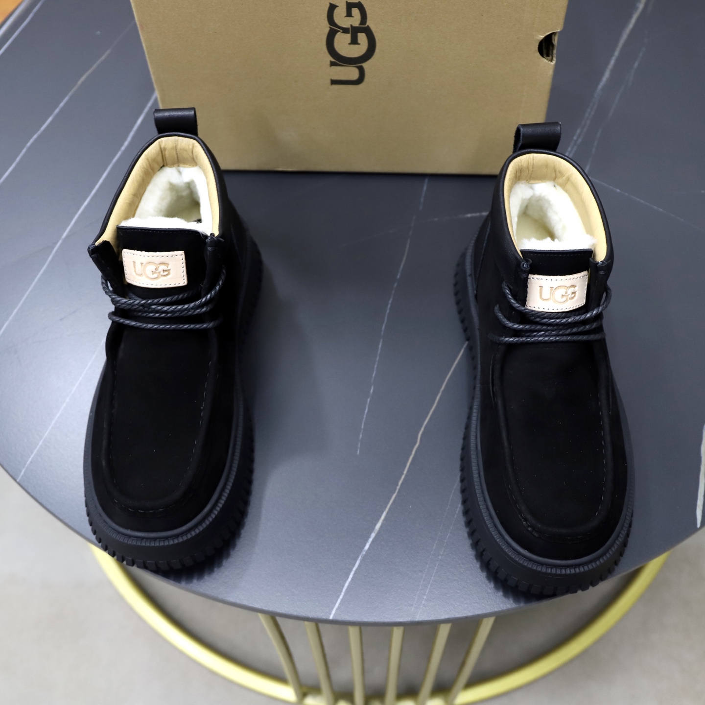 NO:639912,: Thick wool imported from Australia, brand UGG genuine purchase, size 39-44, grade, official website 1:1, material, first layer of genuine leather, waterproof and antifreeze upper, genuine wool lining, original non-slip, wear-resistant, lightweight and soft outsole, style category, men's casual shoes, trendy style, comfortable on the feet, color, actual picture color,19860909:澳洲进口加厚羊毛 品牌UGG正品代购 尺码39-44 等级 官网1:1 材料 头层真皮防水防冻鞋面 真毛内里原版防滑耐磨轻便柔软大底 款式类别男士休闲鞋 搭潮流款 上脚舒服 颜色实物图片色,,Men's shoes