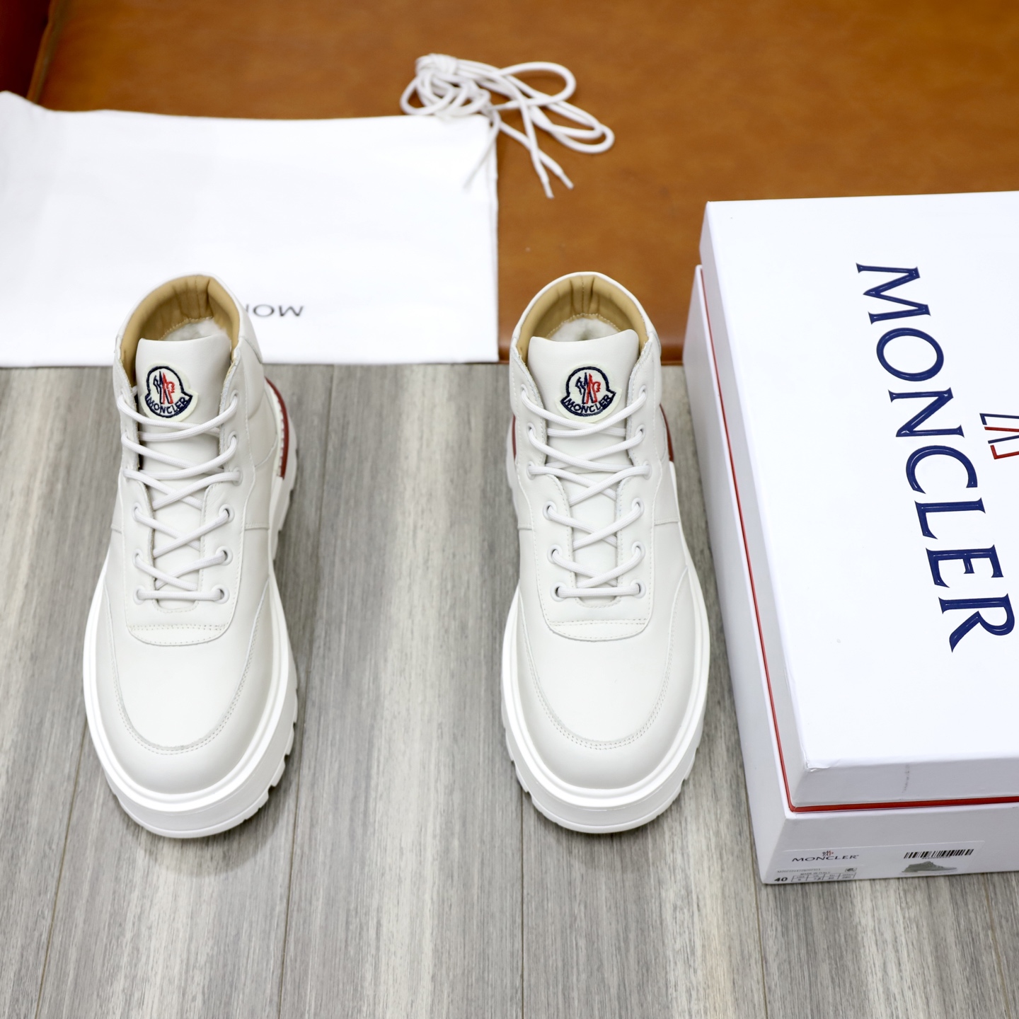 NO:639952,Moncler men's high-tops reinterpret the brand's mountaineering tradition and inject urban aesthetic style into classic hiking boots. Made of soft cowhide, strong and durable. Upper: imported cowhide, wool lining. Size: 39-44 (38.45 custom-made), boots, cowhide19860909Moncler男士高帮 重新演绎品牌的登山传统,为经典徒步靴注入城市美学风格,采用柔软牛皮制成,结实耐穿 鞋面:进口牛皮,羊毛内里 Size:39-44(38.45定做),,boots,cowhide,Men's shoes