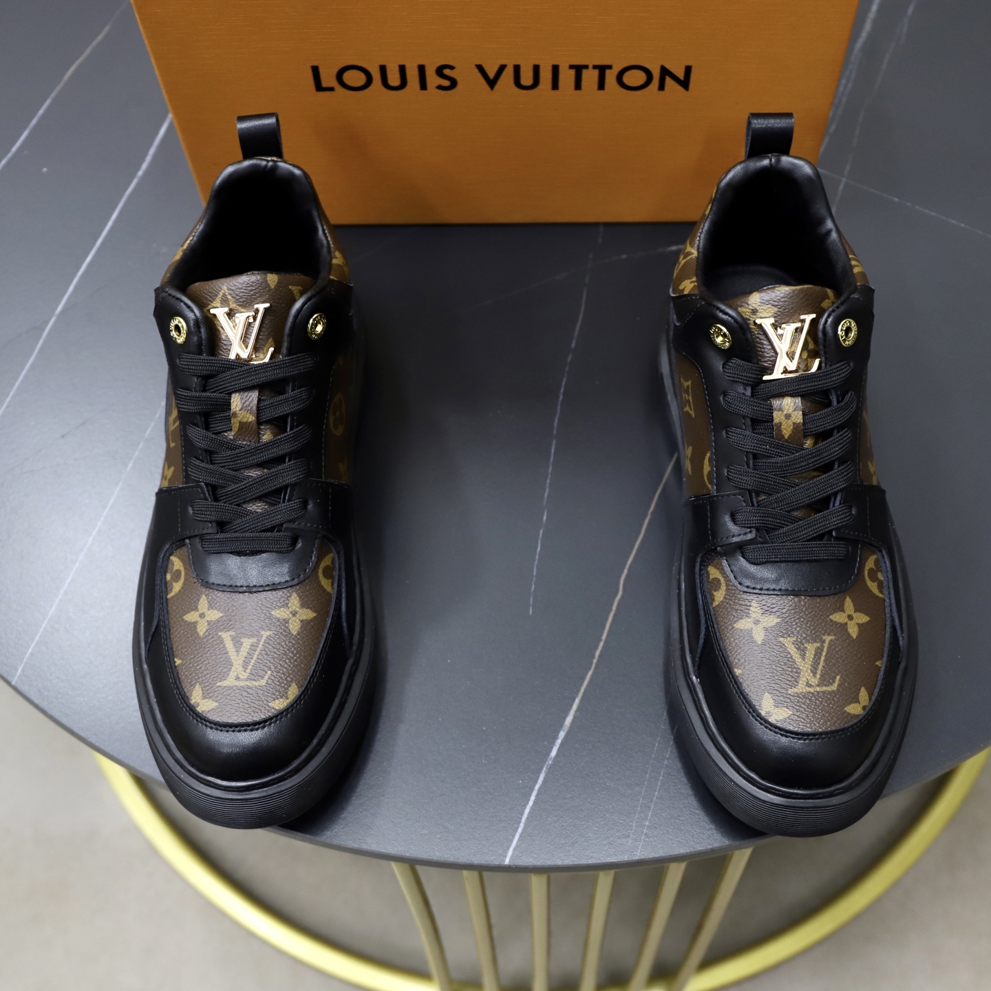 NO:663903,♂♂♂ Brand LV Louis Vuitton Standard code 38-44 (45 customized) The same grade as the official website. Materials: original cowhide material spliced ​​with brand rubber. Comfortable and breathable lining. Lightweight and wear-resistant sports outsole. Style category: men's fashionable casual shoes, running, sports shoes, noble luxury brand elements, top luxury, color, actual picture color, louis vuitton, louis vuitton, sneakers, cowhide19860909♂♂♂ 品牌LV路易威登 标准码38-44（45订做） 等级官网同款 材料原厂牛皮材料拼接品牌胶料 舒适透气内里 轻便耐磨运动大底 款式类别男士时尚休闲鞋 跑步 运动鞋 尊贵奢侈品大牌元素 顶级奢华 颜色实物图片色,,louis vuitton,louis vuitton,sneakers,cowhide,Men's shoes
